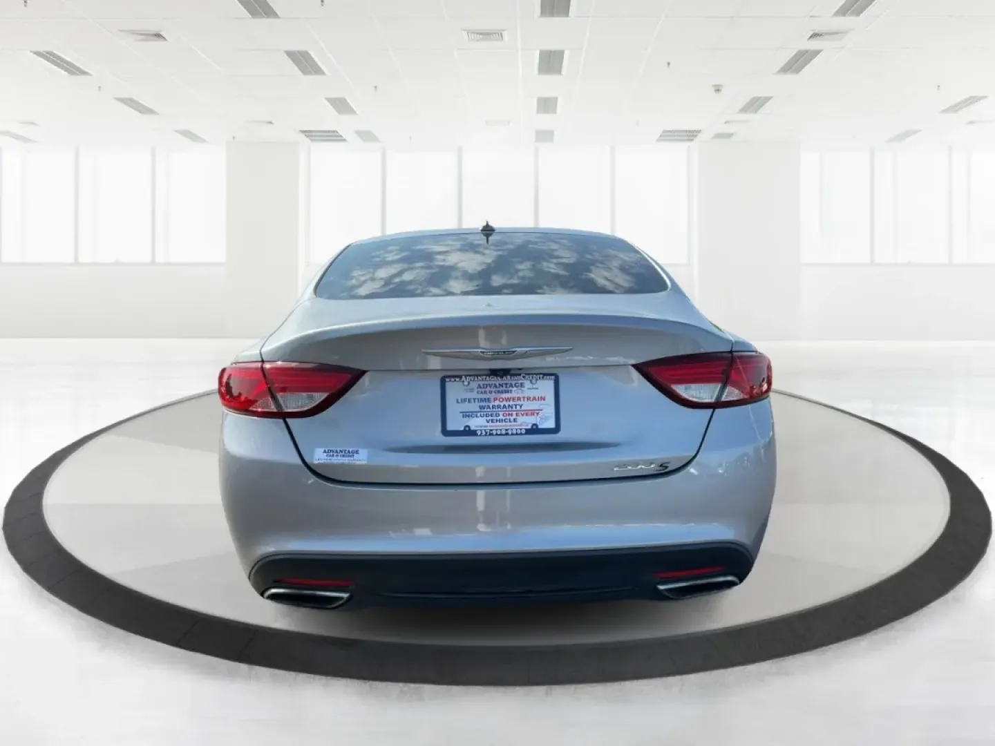 2015 Chrysler 200 S (1C3CCCBB2FN) with an 3.6L V-6 DOHC engine, located at 1184 Kauffman Ave, Fairborn, OH, 45324, (937) 908-9800, 39.807072, -84.030914 - **Discover Your Adventure: 2015 Chrysler 200 S - Perfect for Everyday Life and Weekend Getaways!**<br /> <br /> Are you ready to elevate your daily commute or embark on a spontaneous weekend trip? Meet the 2015 Chrysler 200 S, a stylish sedan designed for those who appreciate both comfort and perfor - Photo#3