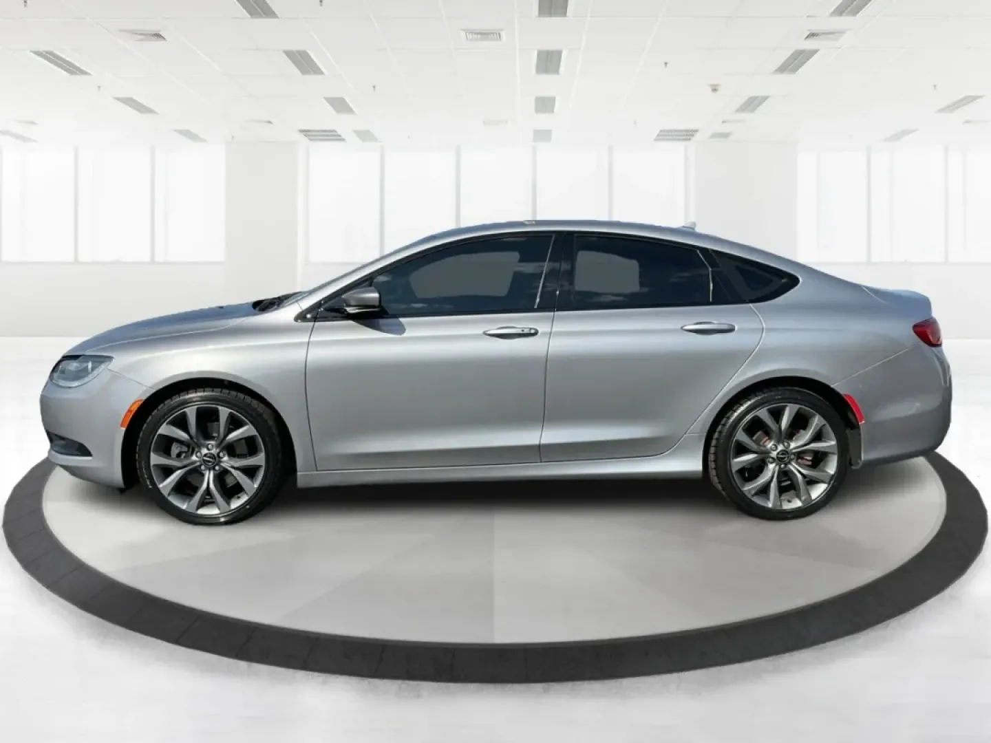 2015 Chrysler 200 S (1C3CCCBB2FN) with an 3.6L V-6 DOHC engine, located at 1184 Kauffman Ave, Fairborn, OH, 45324, (937) 908-9800, 39.807072, -84.030914 - **Discover Your Adventure: 2015 Chrysler 200 S - Perfect for Everyday Life and Weekend Getaways!**<br /> <br /> Are you ready to elevate your daily commute or embark on a spontaneous weekend trip? Meet the 2015 Chrysler 200 S, a stylish sedan designed for those who appreciate both comfort and perfor - Photo#5