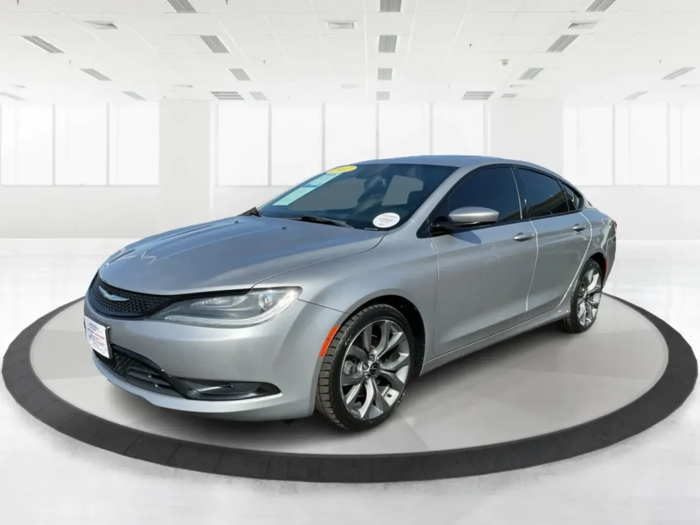 2015 Chrysler 200 S (1C3CCCBB2FN) with an 3.6L V-6 DOHC engine, located at 1184 Kauffman Ave, Fairborn, OH, 45324, (937) 908-9800, 39.807072, -84.030914 - **Discover Your Adventure: 2015 Chrysler 200 S - Perfect for Everyday Life and Weekend Getaways!**<br /> <br /> Are you ready to elevate your daily commute or embark on a spontaneous weekend trip? Meet the 2015 Chrysler 200 S, a stylish sedan designed for those who appreciate both comfort and perfor - Photo#8