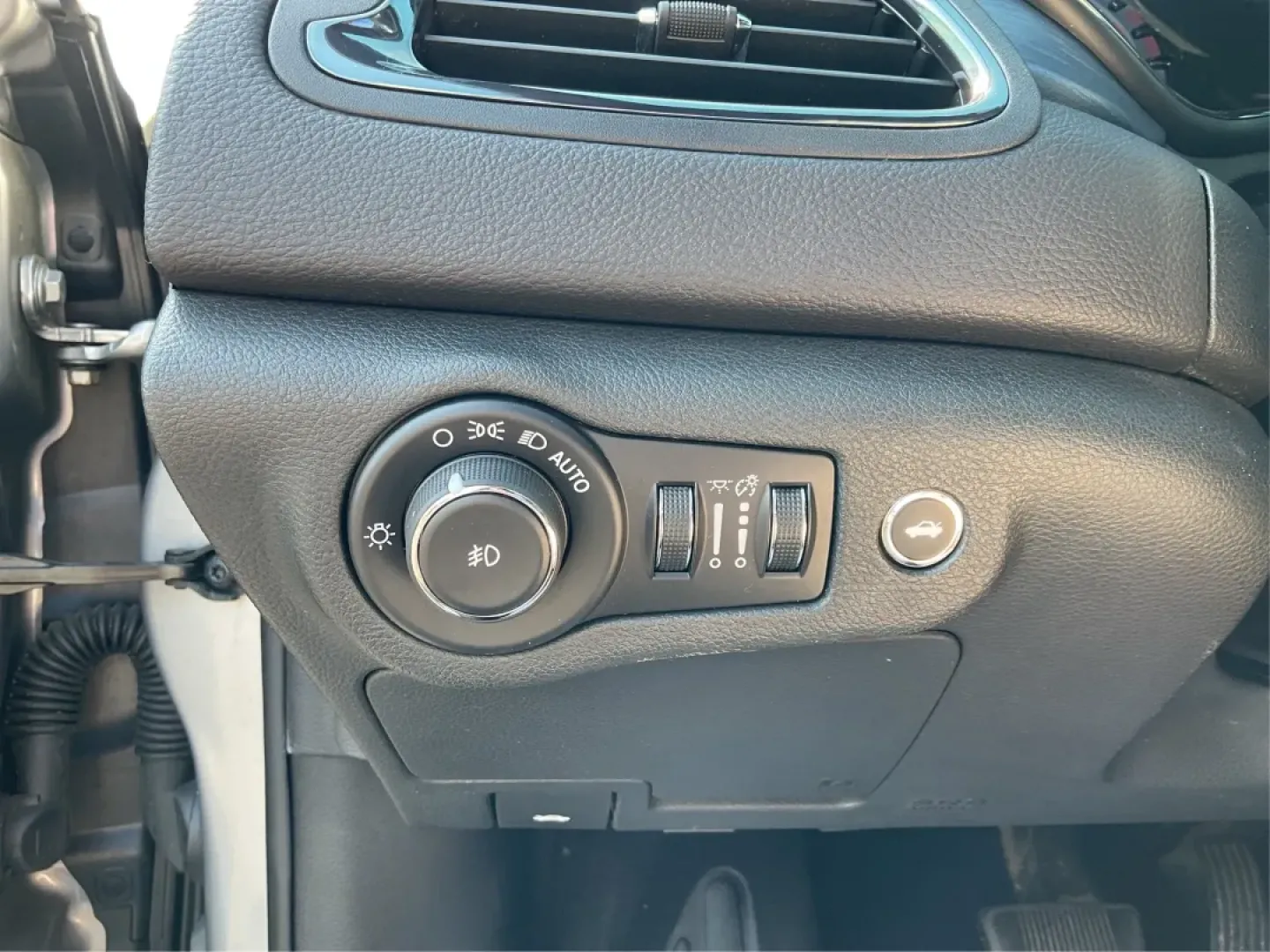 2015 Chrysler 200 S (1C3CCCBB2FN) with an 3.6L V-6 DOHC engine, located at 1184 Kauffman Ave, Fairborn, OH, 45324, (937) 908-9800, 39.807072, -84.030914 - **Discover Your Adventure: 2015 Chrysler 200 S - Perfect for Everyday Life and Weekend Getaways!**<br /> <br /> Are you ready to elevate your daily commute or embark on a spontaneous weekend trip? Meet the 2015 Chrysler 200 S, a stylish sedan designed for those who appreciate both comfort and perfor - Photo#17