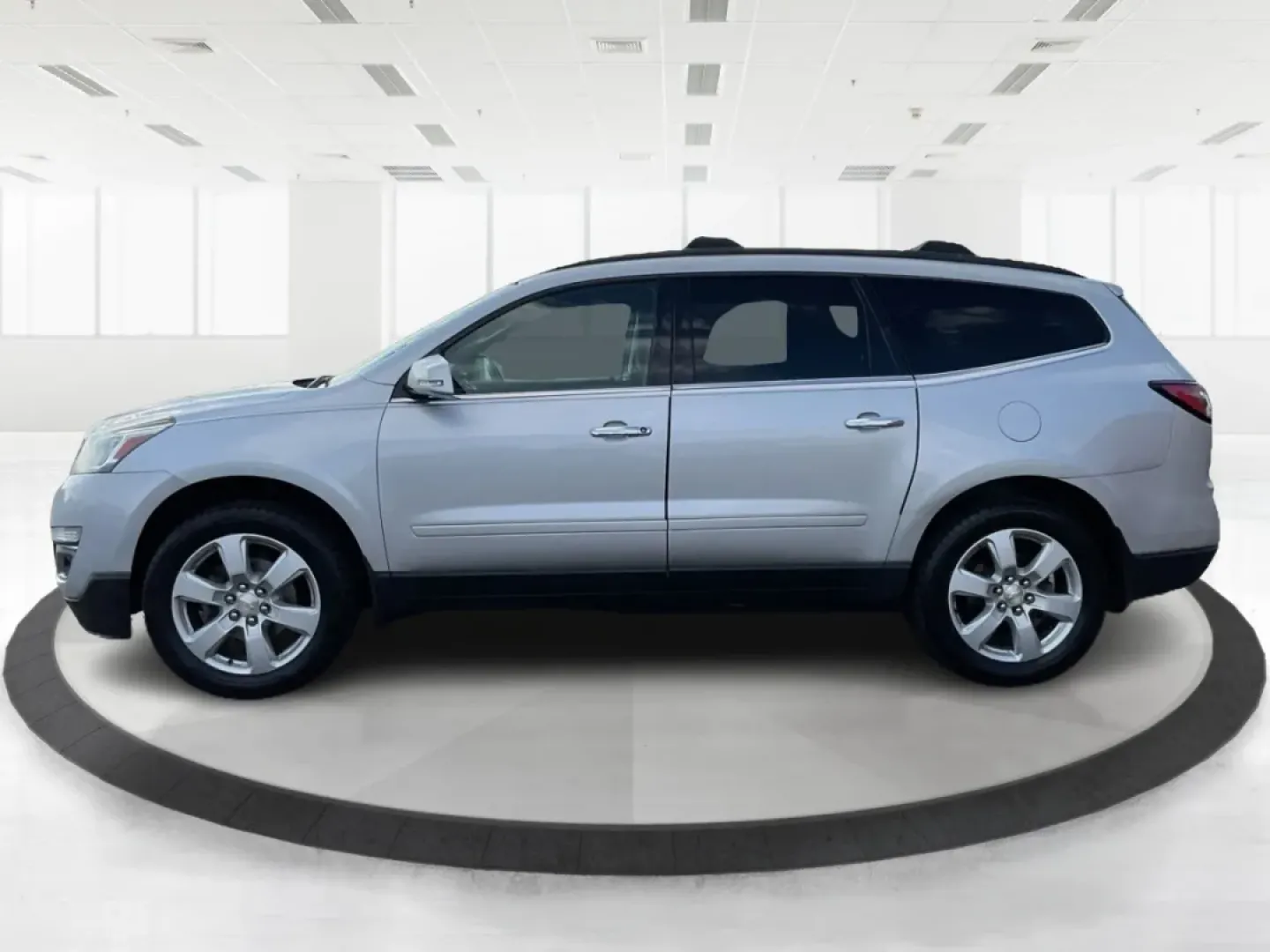 2017 Chevrolet Traverse 1LT (1GNKRGKDXHJ) with an 3.6L V-6 gasoline direct injection engine, located at 880 E. National Road, Vandalia, OH, 45377, (937) 908-9800, 39.891918, -84.183594 - ### Discover Your Next Family Adventure with the 2017 Chevrolet Traverse 1LT at Advantage Car and Credit - Troy!<br /> <br /> Are you searching for a reliable vehicle that can comfortably accommodate your growing family or serve as the perfect companion for weekend getaways? Look no further than the - Photo#4