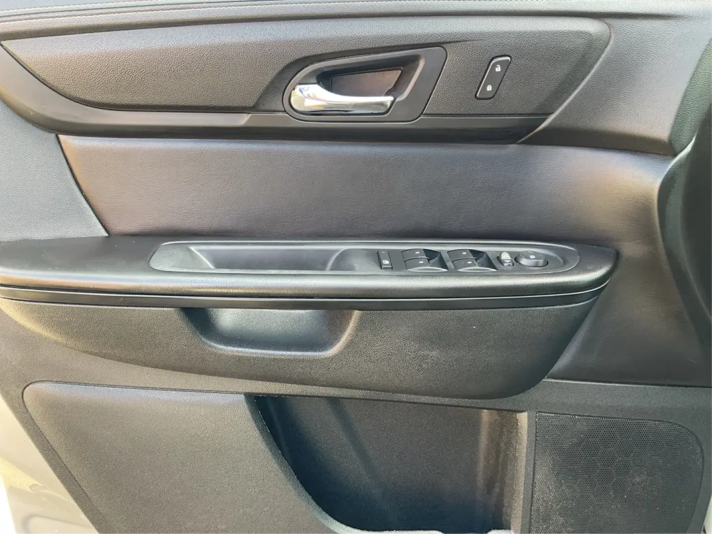 2017 Chevrolet Traverse 1LT (1GNKRGKDXHJ) with an 3.6L V-6 gasoline direct injection engine, located at 1099 N County Rd 25A , Troy, OH, 45373, (937) 908-9800, 40.057079, -84.212883 - ### Discover Your Next Family Adventure with the 2017 Chevrolet Traverse 1LT at Advantage Car and Credit - Troy!<br /> <br /> Are you searching for a reliable vehicle that can comfortably accommodate your growing family or serve as the perfect companion for weekend getaways? Look no further than the - Photo#17