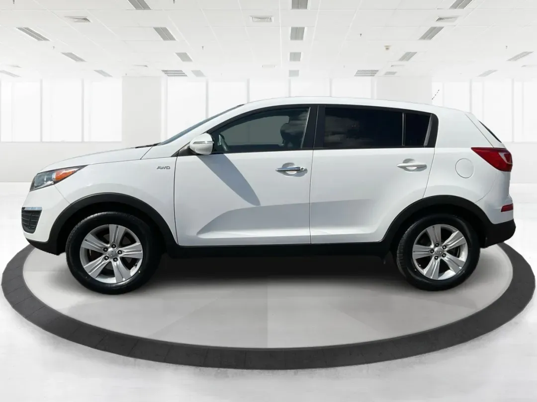 2013 Kia Sportage LX (KNDPBCA26D7) with an 2.4L I-4 DOHC engine, located at 8750 N County Rd 25A, Piqua, OH, 45356, (937) 908-9800, 40.164391, -84.232513 - Experience the ultimate blend of versatility and comfort with this 2013 Kia Sportage LX, perfect for families on the go, urban commuters, or those planning outdoor weekend adventures. This reliable crossover's spacious interior and dynamic performance make it an ideal choice for drivers seeking a de - Photo#5