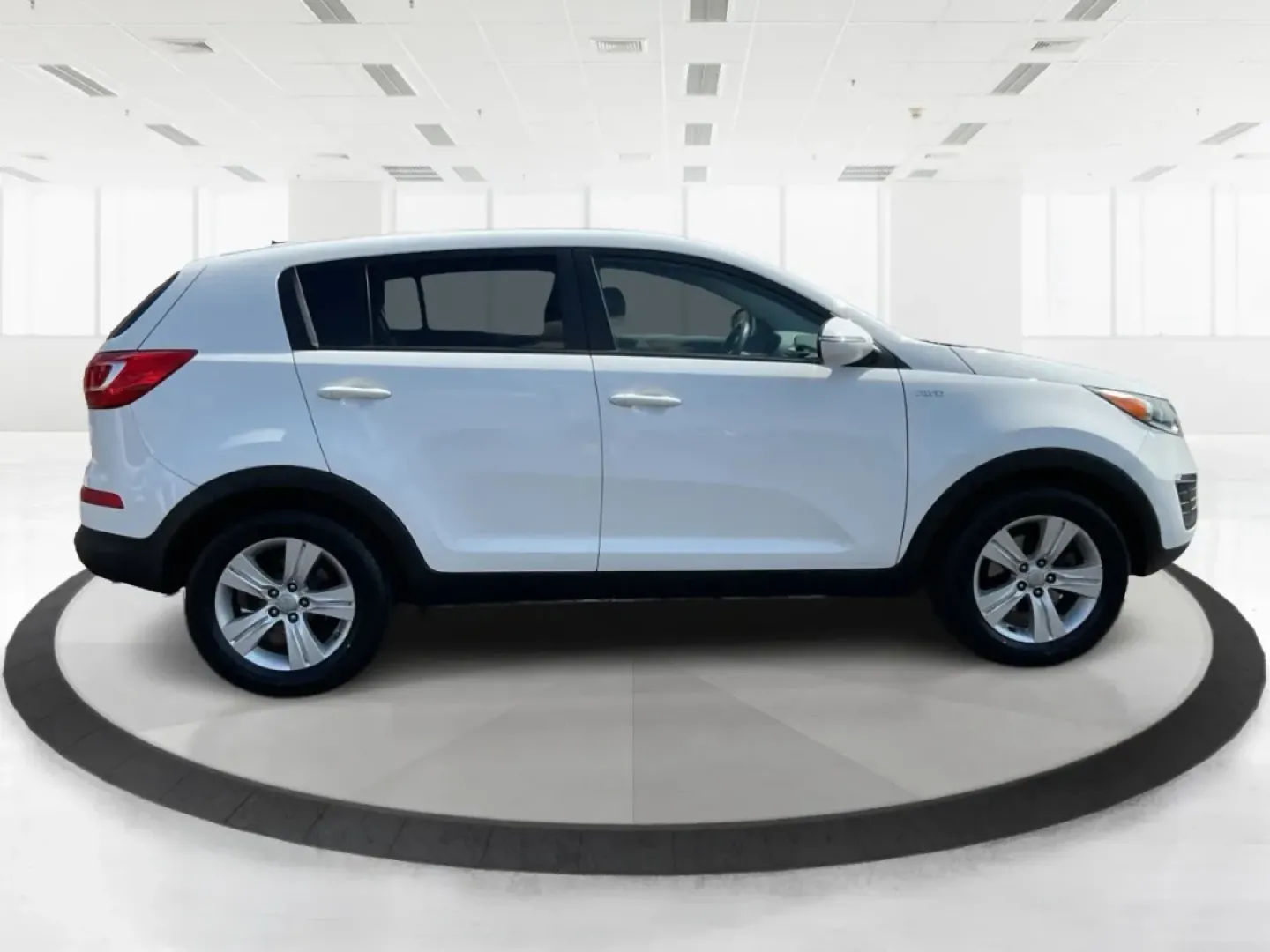 2013 Kia Sportage LX (KNDPBCA26D7) with an 2.4L I-4 DOHC engine, located at 4508 South Dixie Dr, Moraine, OH, 45439, (937) 908-9800, 39.689976, -84.218452 - Experience the ultimate blend of versatility and comfort with this 2013 Kia Sportage LX, perfect for families on the go, urban commuters, or those planning outdoor weekend adventures. This reliable crossover's spacious interior and dynamic performance make it an ideal choice for drivers seeking a de - Photo#1