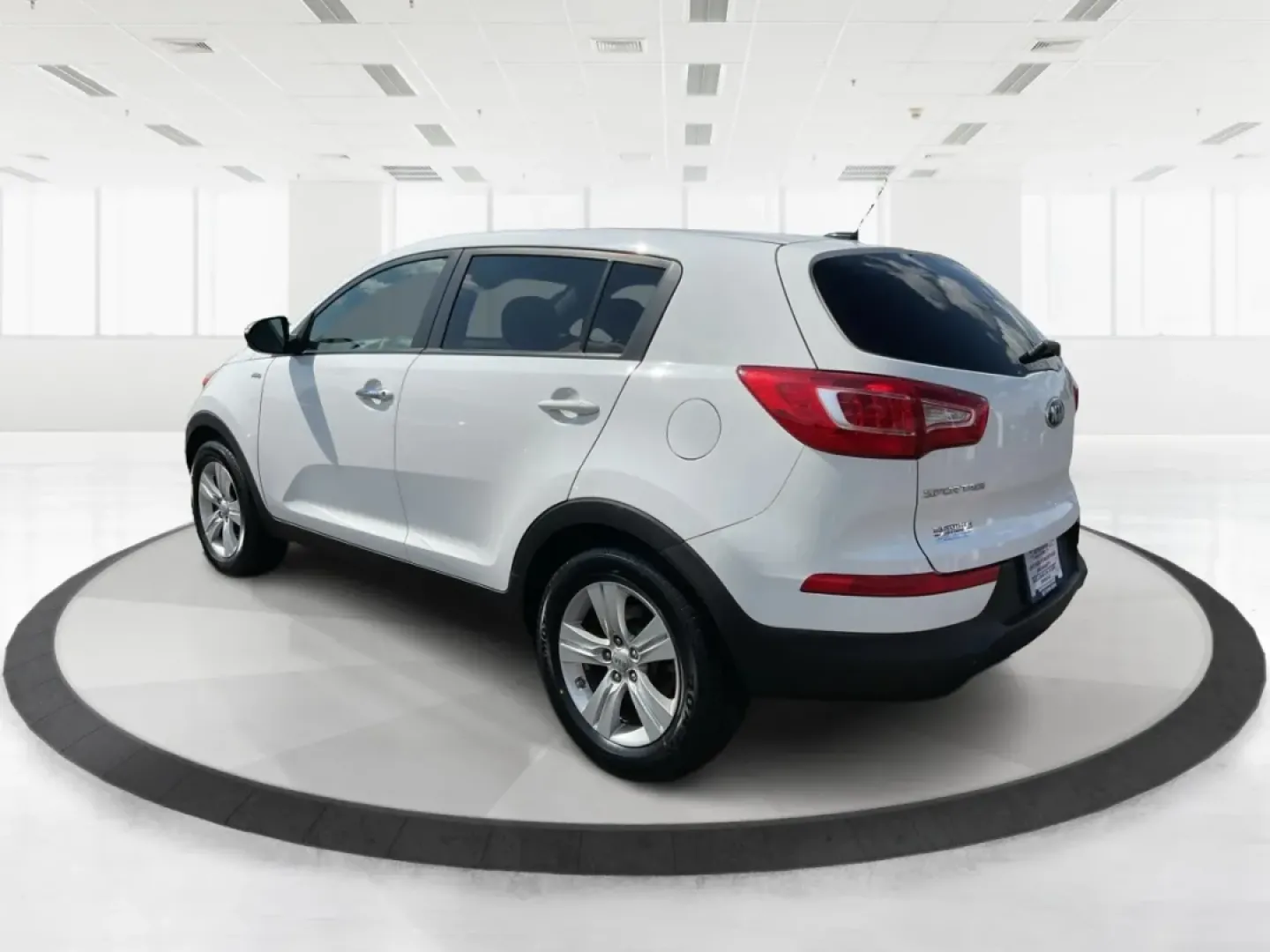 2013 Kia Sportage LX (KNDPBCA26D7) with an 2.4L I-4 DOHC engine, located at 4508 South Dixie Dr, Moraine, OH, 45439, (937) 908-9800, 39.689976, -84.218452 - Experience the ultimate blend of versatility and comfort with this 2013 Kia Sportage LX, perfect for families on the go, urban commuters, or those planning outdoor weekend adventures. This reliable crossover's spacious interior and dynamic performance make it an ideal choice for drivers seeking a de - Photo#4