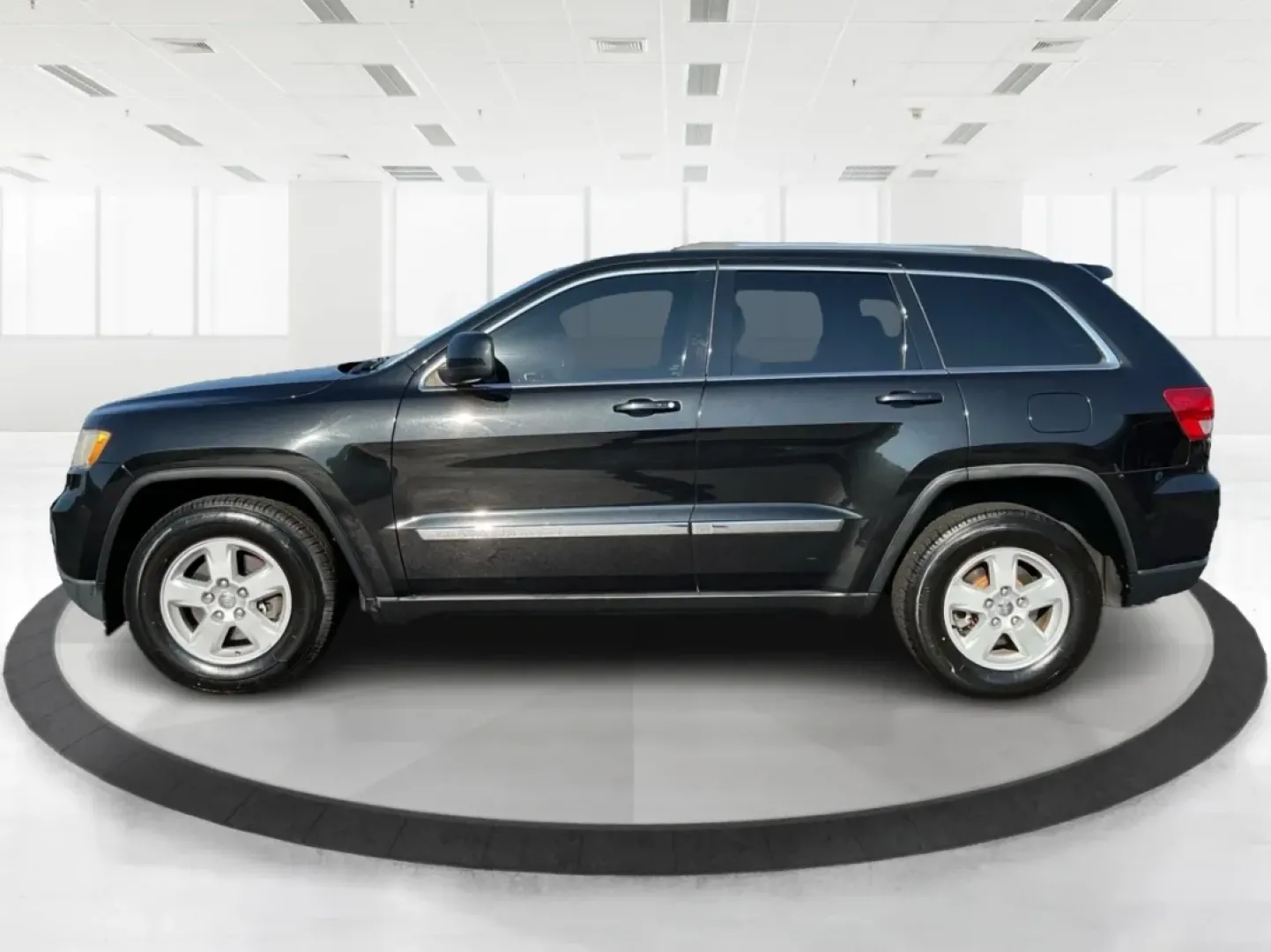 2011 Jeep Grand Cherokee Laredo (1J4RR4GG4BC) with an Other engine, located at 8750 N County Rd 25A, Piqua, OH, 45356, (937) 908-9800, 40.164391, -84.232513 - **Adventure Awaits with the 2011 Jeep Grand Cherokee Laredo at Advantage Car and Credit in Troy, OH!**<br /> <br /> Are you ready to elevate your family adventures or weekend getaways? The 2011 Jeep Grand Cherokee Laredo is the SUV that can take you there, whether it's off the beaten path or cruisin - Photo#5