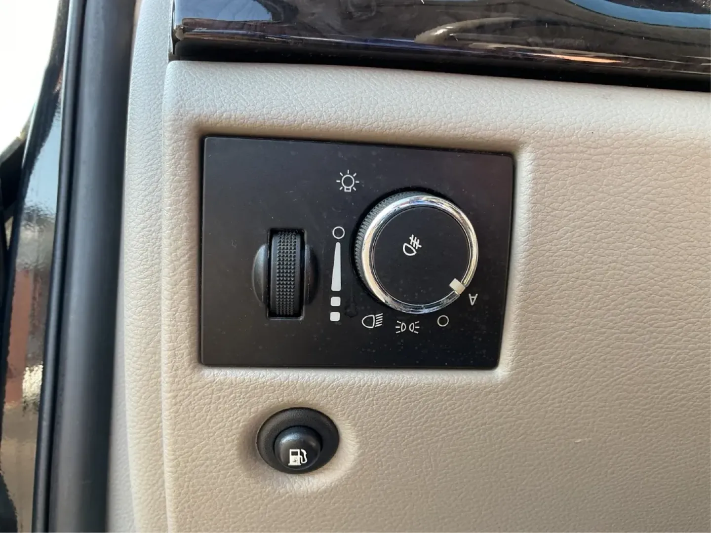 2011 Jeep Grand Cherokee Laredo (1J4RR4GG4BC) with an Other engine, located at 8750 N County Rd 25A, Piqua, OH, 45356, (937) 908-9800, 40.164391, -84.232513 - **Adventure Awaits with the 2011 Jeep Grand Cherokee Laredo at Advantage Car and Credit in Troy, OH!**<br /> <br /> Are you ready to elevate your family adventures or weekend getaways? The 2011 Jeep Grand Cherokee Laredo is the SUV that can take you there, whether it's off the beaten path or cruisin - Photo#17