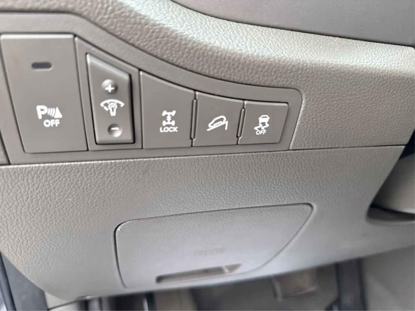 2013 Kia Sportage EX (KNDPCCA24D7) with an 2.4L I-4 DOHC engine, located at 1099 N County Rd 25A , Troy, OH, 45373, (937) 908-9800, 40.057079, -84.212883 - **Discover the Perfect Crossover for Your Active Lifestyle: 2013 Kia Sportage EX at Advantage Car and Credit in Troy, OH!**<br /> <br /> Are you ready to elevate your adventures? The 2013 Kia Sportage EX is a versatile crossover designed for families on the go, weekend warriors, or anyone looking to - Photo#17