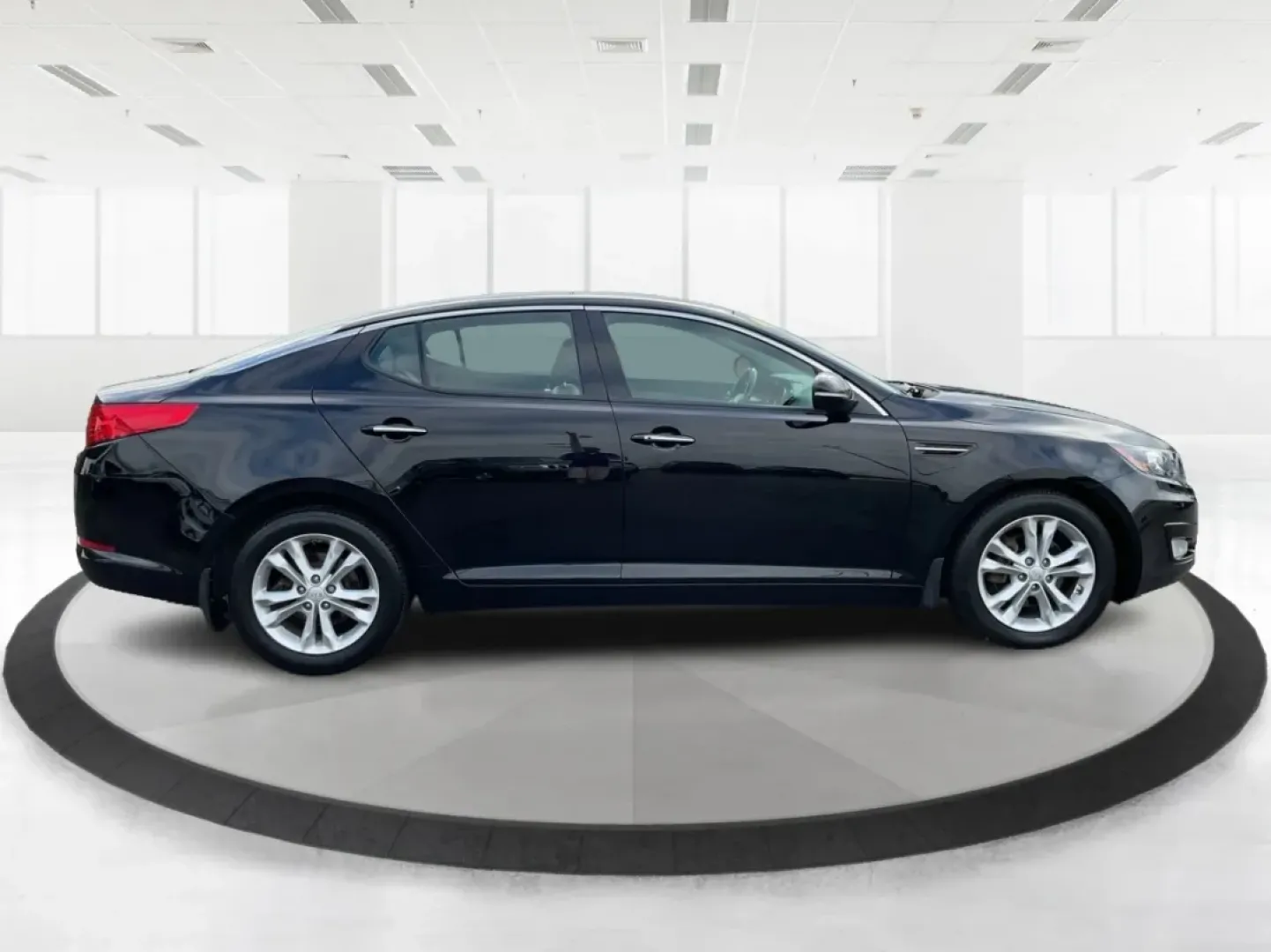 2013 Kia Optima EX (5XXGN4A74DG) with an 2.4L I-4 gasoline direct injection engine, located at 1184 Kauffman Ave, Fairborn, OH, 45324, (937) 908-9800, 39.807072, -84.030914 - ### Elevate Your Daily Drive with the 2013 Kia Optima EX at Advantage Car and Credit in Fairborn, OH!<br /> <br /> Are you in search of a reliable sedan that perfectly balances style, comfort, and advanced features? Look no further than the 2013 Kia Optima EX, now available at Advantage Car and Cred - Photo#1