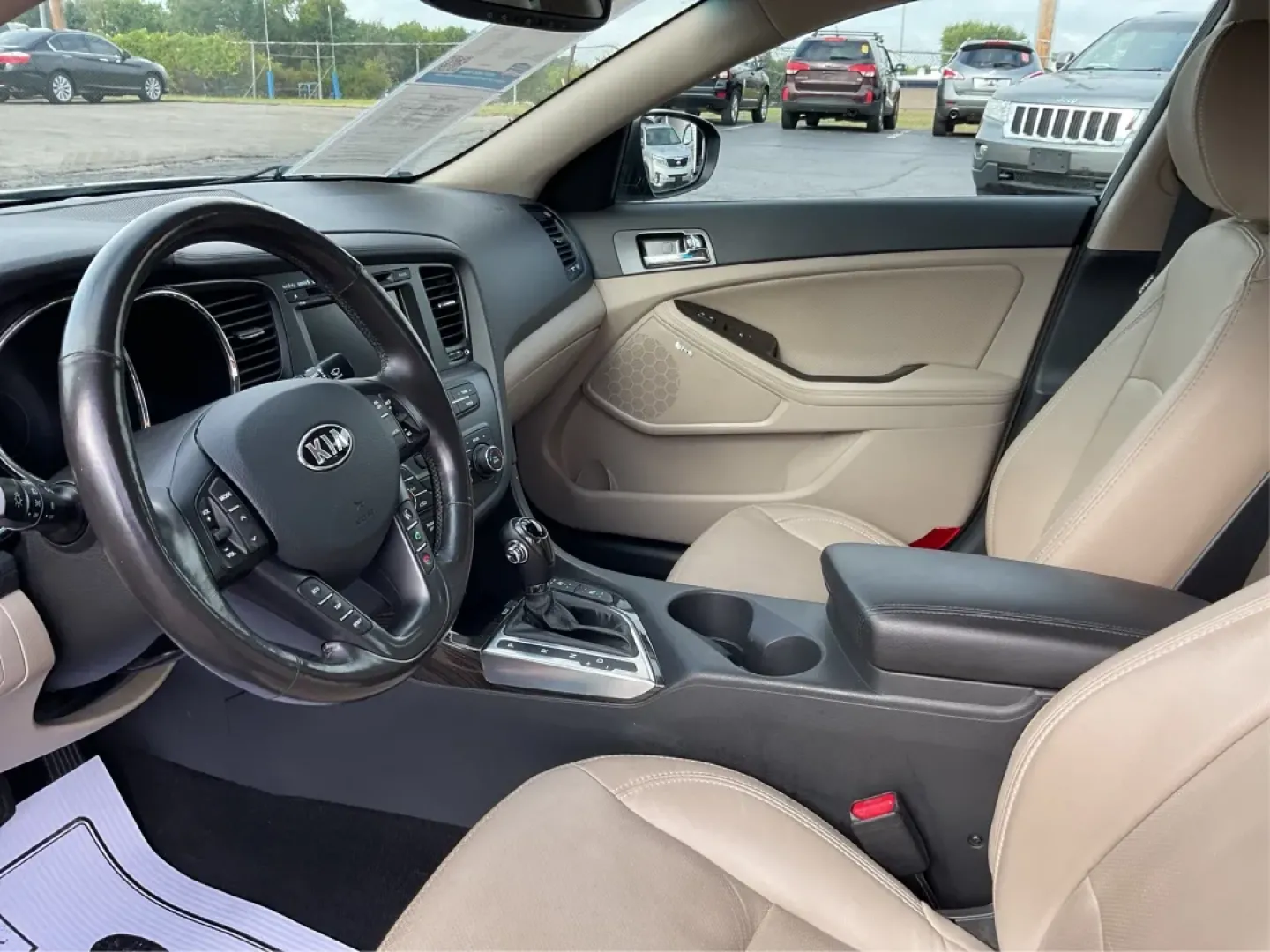 2013 Kia Optima EX (5XXGN4A74DG) with an 2.4L I-4 gasoline direct injection engine, located at 1184 Kauffman Ave, Fairborn, OH, 45324, (937) 908-9800, 39.807072, -84.030914 - ### Elevate Your Daily Drive with the 2013 Kia Optima EX at Advantage Car and Credit in Fairborn, OH!<br /> <br /> Are you in search of a reliable sedan that perfectly balances style, comfort, and advanced features? Look no further than the 2013 Kia Optima EX, now available at Advantage Car and Cred - Photo#9