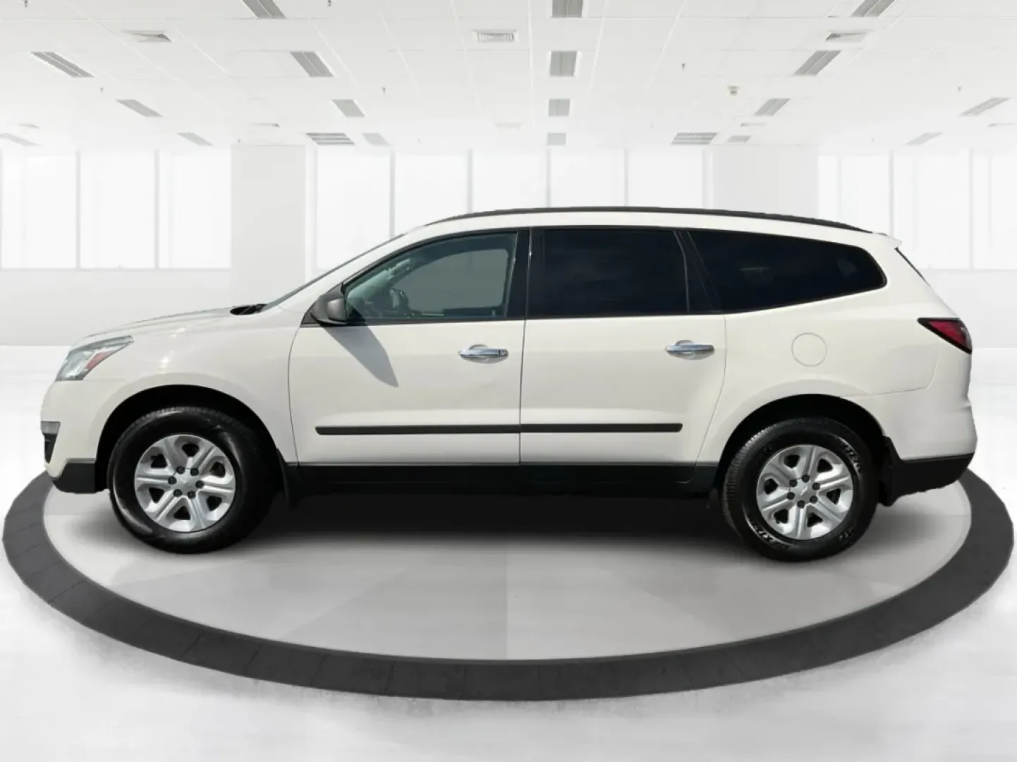 2014 Chevrolet Traverse LS (1GNKVFEDXEJ) with an 3.6L V-6 gasoline direct injection engine, located at 1951 S Dayton Lakeview Rd., New Carlisle, OH, 45344, (937) 908-9800, 39.890999, -84.050255 - **Adventure Awaits with This 2014 Chevrolet Traverse LS at Advantage Car and Credit - Riverside!**<br /> <br /> Are you ready to elevate your family road trips or weekend adventures? Introducing the 2014 Chevrolet Traverse LS-a versatile SUV designed with comfort, safety, and style in mind. This rug - Photo#5