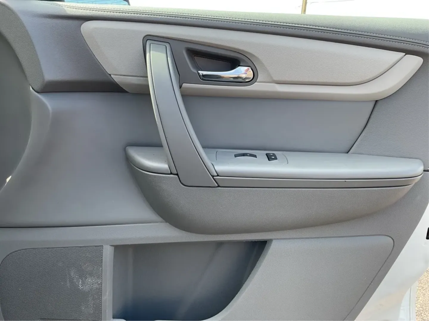 2014 Chevrolet Traverse LS (1GNKVFEDXEJ) with an 3.6L V-6 gasoline direct injection engine, located at 401 Woodman Dr, Riverside, OH, 45431, (937) 908-9800, 39.760899, -84.123421 - **Adventure Awaits with This 2014 Chevrolet Traverse LS at Advantage Car and Credit - Riverside!**<br /> <br /> Are you ready to elevate your family road trips or weekend adventures? Introducing the 2014 Chevrolet Traverse LS-a versatile SUV designed with comfort, safety, and style in mind. This rug - Photo#19