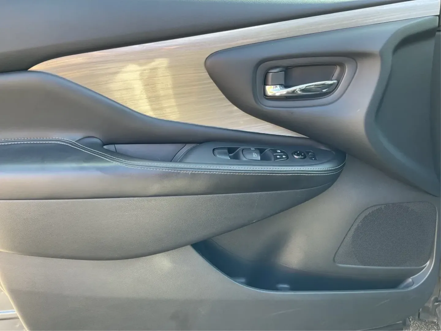 2015 Nissan Murano S (5N1AZ2MH0FN) with an 3.5L V-6 DOHC engine, located at 1951 S Dayton Lakeview Rd., New Carlisle, OH, 45344, (937) 908-9800, 39.890999, -84.050255 - **Unleash Your Adventures with the 2015 Nissan Murano Ideal for Growing Families and Weekend Explorers!**<br /> <br /> Are you ready to elevate your family outings or weekend adventures? Look no further than the stunning **2015 Nissan Murano** available at **Advantage Car and Credit**, your trusted - Photo#17
