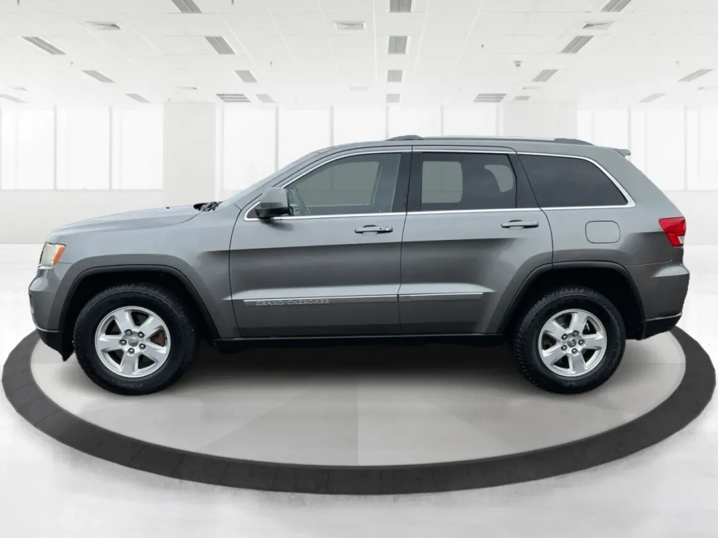 2012 Jeep Grand Cherokee Laredo (1C4RJFAG2CC) with an Other engine, located at 8750 N County Rd 25A, Piqua, OH, 45356, (937) 908-9800, 40.164391, -84.232513 - ### Discover Adventure with the 2012 Jeep Grand Cherokee Laredo at Advantage Car and Credit - Piqua<br /> <br /> Are you ready to tackle your next adventure, whether it's a weekend getaway or daily commutes through Piqua's scenic routes? The 2012 Jeep Grand Cherokee Laredo is the perfect SUV for tho - Photo#5