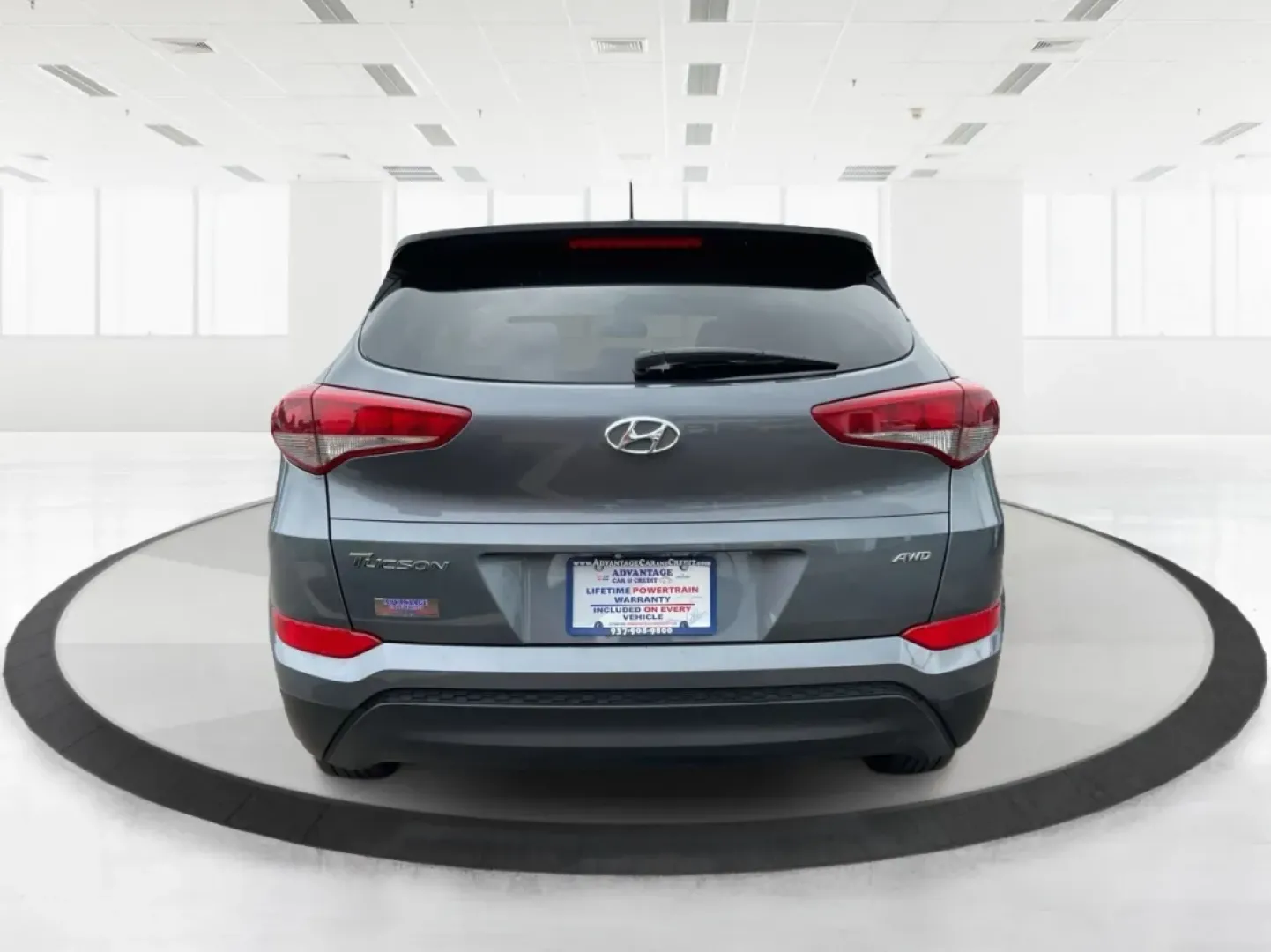 2016 Hyundai Tucson SE (KM8J3CA48GU) with an Nu 2L I-4 gasoline direct injection engine, located at 4508 South Dixie Dr, Moraine, OH, 45439, (937) 908-9800, 39.689976, -84.218452 - Are you ready to embrace a new lifestyle that combines adventure and daily practicality? Look no further than the 2016 Hyundai Tucson SE, available now at Advantage Car and Credit in Moraine, OH. Whether you're a growing family in search of a reliable SUV, a commuter requiring a dependable ride, or - Photo#3