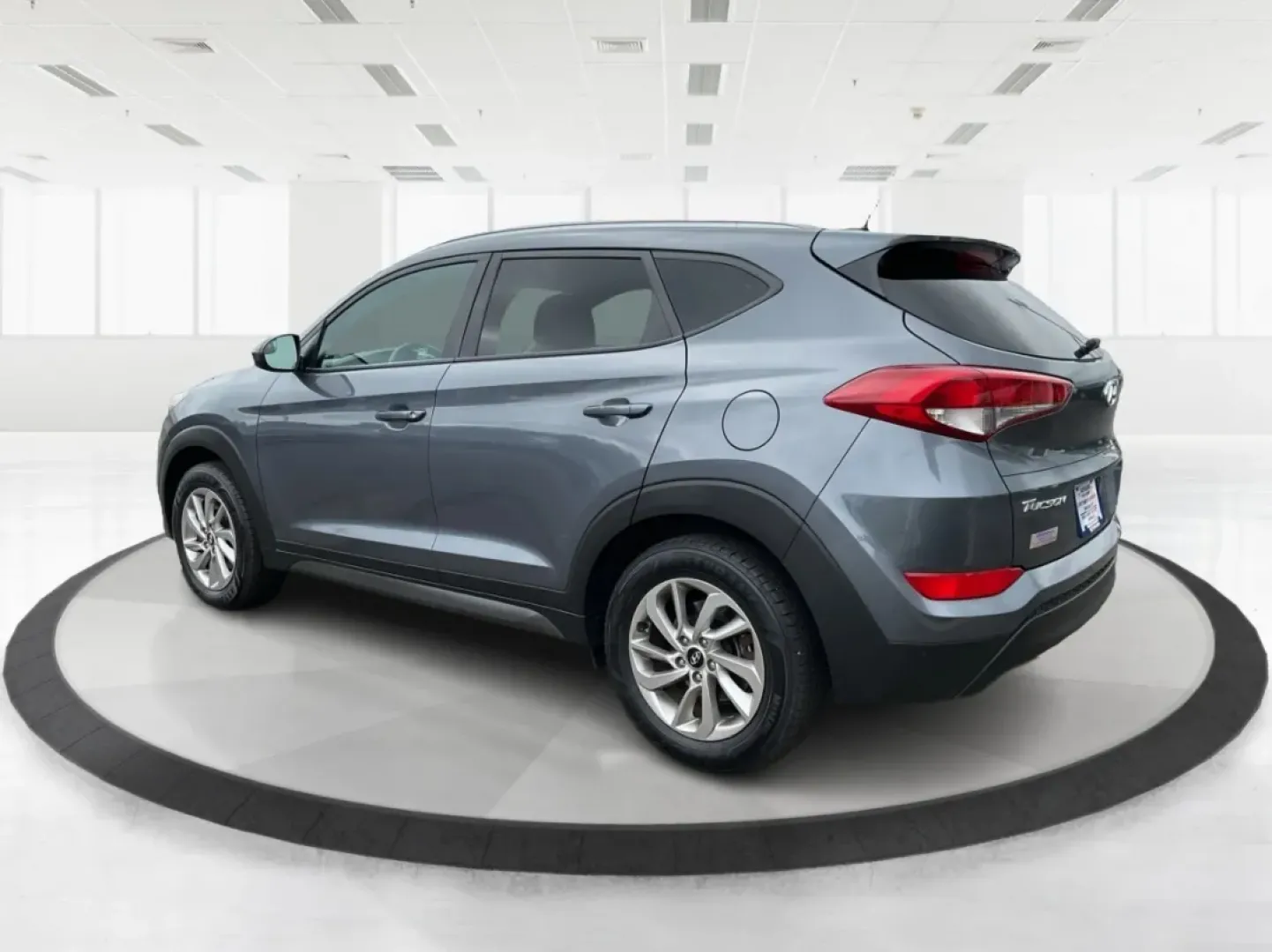 2016 Hyundai Tucson SE (KM8J3CA48GU) with an Nu 2L I-4 gasoline direct injection engine, located at 4508 South Dixie Dr, Moraine, OH, 45439, (937) 908-9800, 39.689976, -84.218452 - Are you ready to embrace a new lifestyle that combines adventure and daily practicality? Look no further than the 2016 Hyundai Tucson SE, available now at Advantage Car and Credit in Moraine, OH. Whether you're a growing family in search of a reliable SUV, a commuter requiring a dependable ride, or - Photo#4
