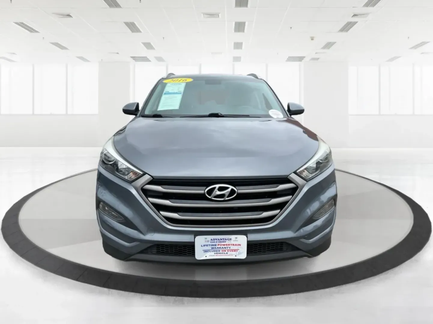 2016 Hyundai Tucson SE (KM8J3CA48GU) with an Nu 2L I-4 gasoline direct injection engine, located at 4508 South Dixie Dr, Moraine, OH, 45439, (937) 908-9800, 39.689976, -84.218452 - Are you ready to embrace a new lifestyle that combines adventure and daily practicality? Look no further than the 2016 Hyundai Tucson SE, available now at Advantage Car and Credit in Moraine, OH. Whether you're a growing family in search of a reliable SUV, a commuter requiring a dependable ride, or - Photo#7