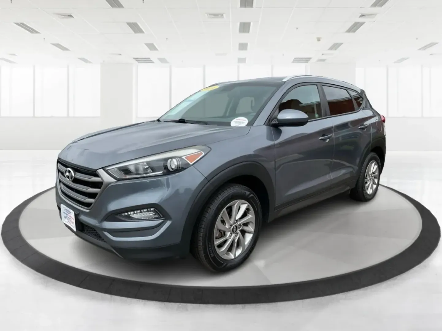 2016 Hyundai Tucson SE (KM8J3CA48GU) with an Nu 2L I-4 gasoline direct injection engine, located at 4508 South Dixie Dr, Moraine, OH, 45439, (937) 908-9800, 39.689976, -84.218452 - Are you ready to embrace a new lifestyle that combines adventure and daily practicality? Look no further than the 2016 Hyundai Tucson SE, available now at Advantage Car and Credit in Moraine, OH. Whether you're a growing family in search of a reliable SUV, a commuter requiring a dependable ride, or - Photo#8