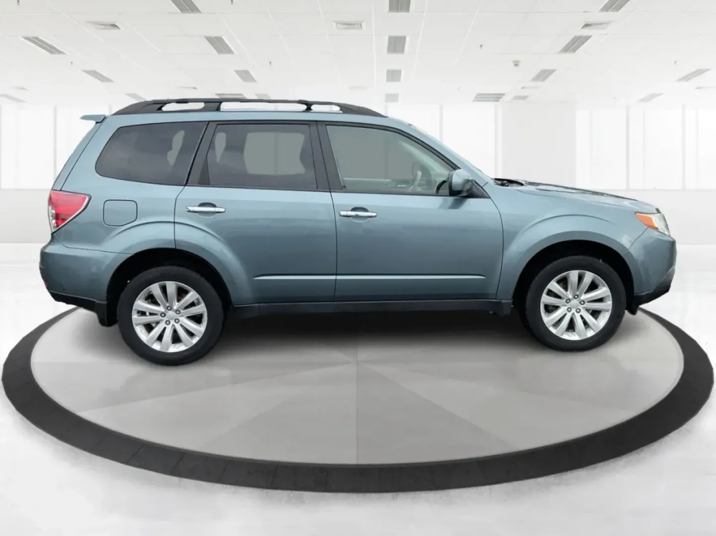 2013 Subaru Forester 2.5X Limited (JF2SHAEC3DH) with an 2.5L H-4 DOHC engine, located at 401 Woodman Dr, Riverside, OH, 45431, (937) 908-9800, 39.760899, -84.123421 - Discover the ultimate blend of adventure and reliability with this 2013 Subaru Forester 2.5X Limited, available now at Advantage Car and Credit - Riverside. Located at 401 Woodman Dr, Riverside, OH 45431, we specialize in Buy Here Pay Here financing, ensuring that you drive away with guaranteed appr - Photo#1