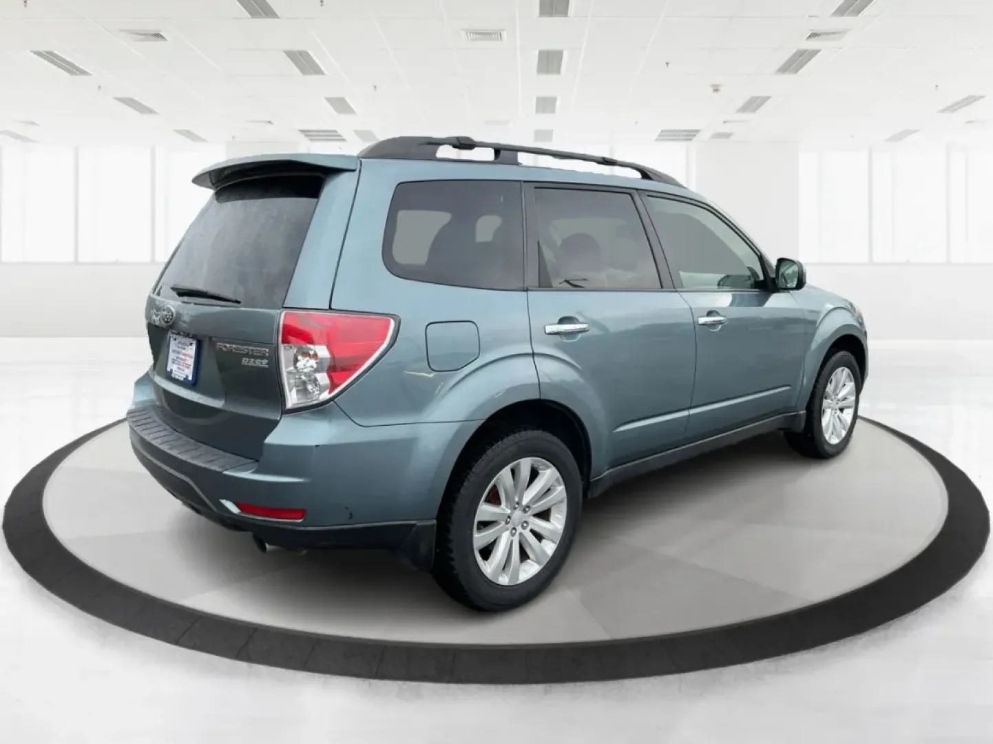 2013 Subaru Forester 2.5X Limited (JF2SHAEC3DH) with an 2.5L H-4 DOHC engine, located at 401 Woodman Dr, Riverside, OH, 45431, (937) 908-9800, 39.760899, -84.123421 - Discover the ultimate blend of adventure and reliability with this 2013 Subaru Forester 2.5X Limited, available now at Advantage Car and Credit - Riverside. Located at 401 Woodman Dr, Riverside, OH 45431, we specialize in Buy Here Pay Here financing, ensuring that you drive away with guaranteed appr - Photo#2