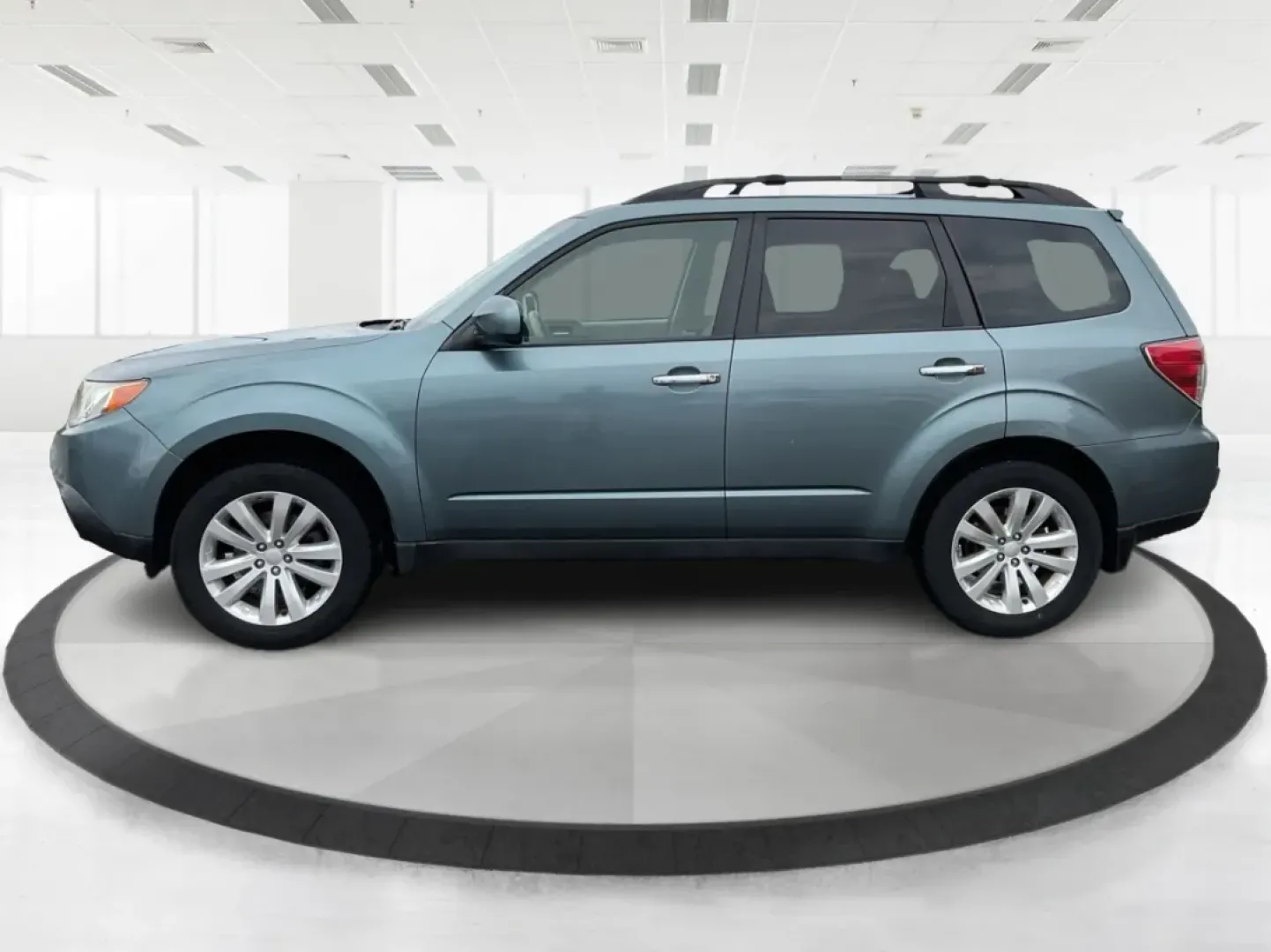 2013 Subaru Forester 2.5X Limited (JF2SHAEC3DH) with an 2.5L H-4 DOHC engine, located at 401 Woodman Dr, Riverside, OH, 45431, (937) 908-9800, 39.760899, -84.123421 - Discover the ultimate blend of adventure and reliability with this 2013 Subaru Forester 2.5X Limited, available now at Advantage Car and Credit - Riverside. Located at 401 Woodman Dr, Riverside, OH 45431, we specialize in Buy Here Pay Here financing, ensuring that you drive away with guaranteed appr - Photo#5