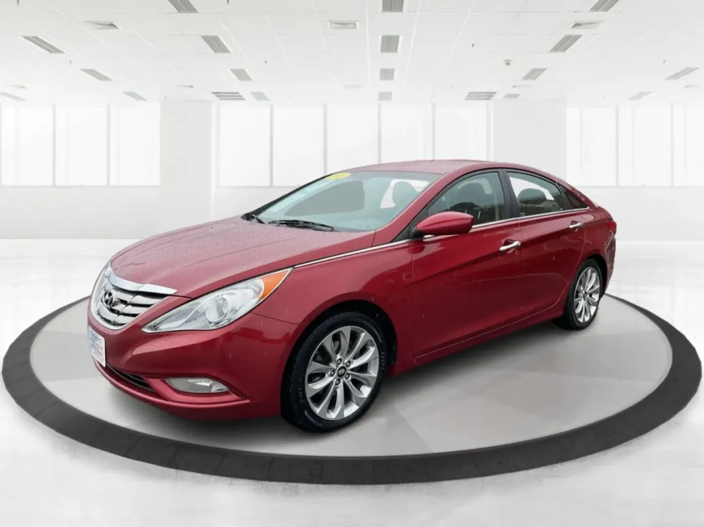 2013 Hyundai Sonata SE (5NPEC4AC1DH) with an 2.4L I-4 gasoline direct injection engine, located at 1951 S Dayton Lakeview Rd., New Carlisle, OH, 45344, (937) 908-9800, 39.890999, -84.050255 - Are you ready to elevate your daily commute or weekend adventures? The 2013 Hyundai Sonata SE is not just a vehicle; it's a lifestyle choice that seamlessly blends comfort, style, and practicality. Ideal for budget-conscious buyers seeking reliable transportation, this sedan is perfect for everythin - Photo#8