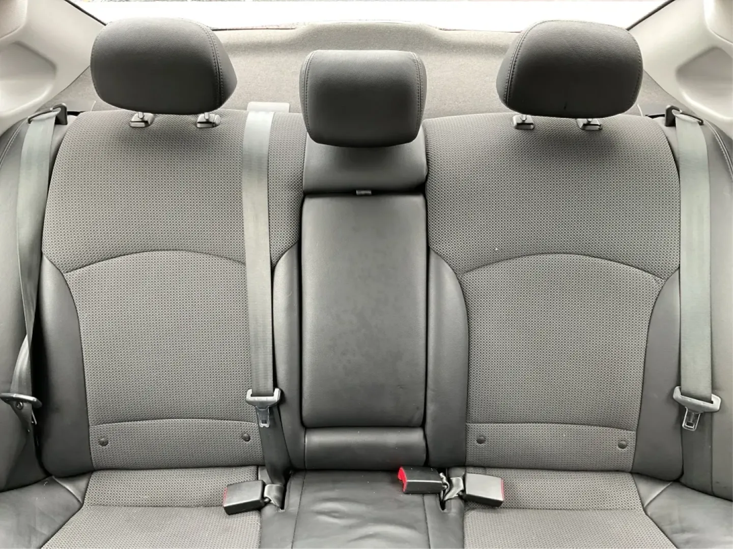 2013 Hyundai Sonata SE (5NPEC4AC1DH) with an 2.4L I-4 gasoline direct injection engine, located at 1951 S Dayton Lakeview Rd., New Carlisle, OH, 45344, (937) 908-9800, 39.890999, -84.050255 - Are you ready to elevate your daily commute or weekend adventures? The 2013 Hyundai Sonata SE is not just a vehicle; it's a lifestyle choice that seamlessly blends comfort, style, and practicality. Ideal for budget-conscious buyers seeking reliable transportation, this sedan is perfect for everythin - Photo#13