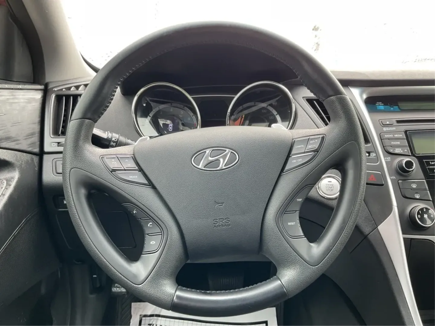 2013 Hyundai Sonata SE (5NPEC4AC1DH) with an 2.4L I-4 gasoline direct injection engine, located at 1951 S Dayton Lakeview Rd., New Carlisle, OH, 45344, (937) 908-9800, 39.890999, -84.050255 - Are you ready to elevate your daily commute or weekend adventures? The 2013 Hyundai Sonata SE is not just a vehicle; it's a lifestyle choice that seamlessly blends comfort, style, and practicality. Ideal for budget-conscious buyers seeking reliable transportation, this sedan is perfect for everythin - Photo#15