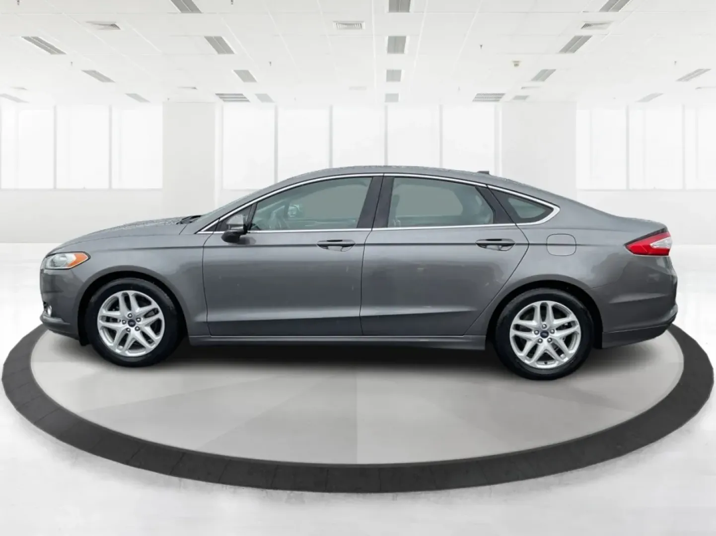 2014 Ford Fusion SE (3FA6P0HD2ER) with an Other engine, located at 4508 South Dixie Dr, Moraine, OH, 45439, (937) 908-9800, 39.689976, -84.218452 - **Discover Your Next Adventure with the 2014 Ford Fusion SE at Advantage Car and Credit - Moraine** <br /> <br /> Are you ready to elevate your daily commute or family road trips? The 2014 Ford Fusion SE is your gateway to a lifestyle brimming with comfort, technology, and reliability. Ideal for bu - Photo#5
