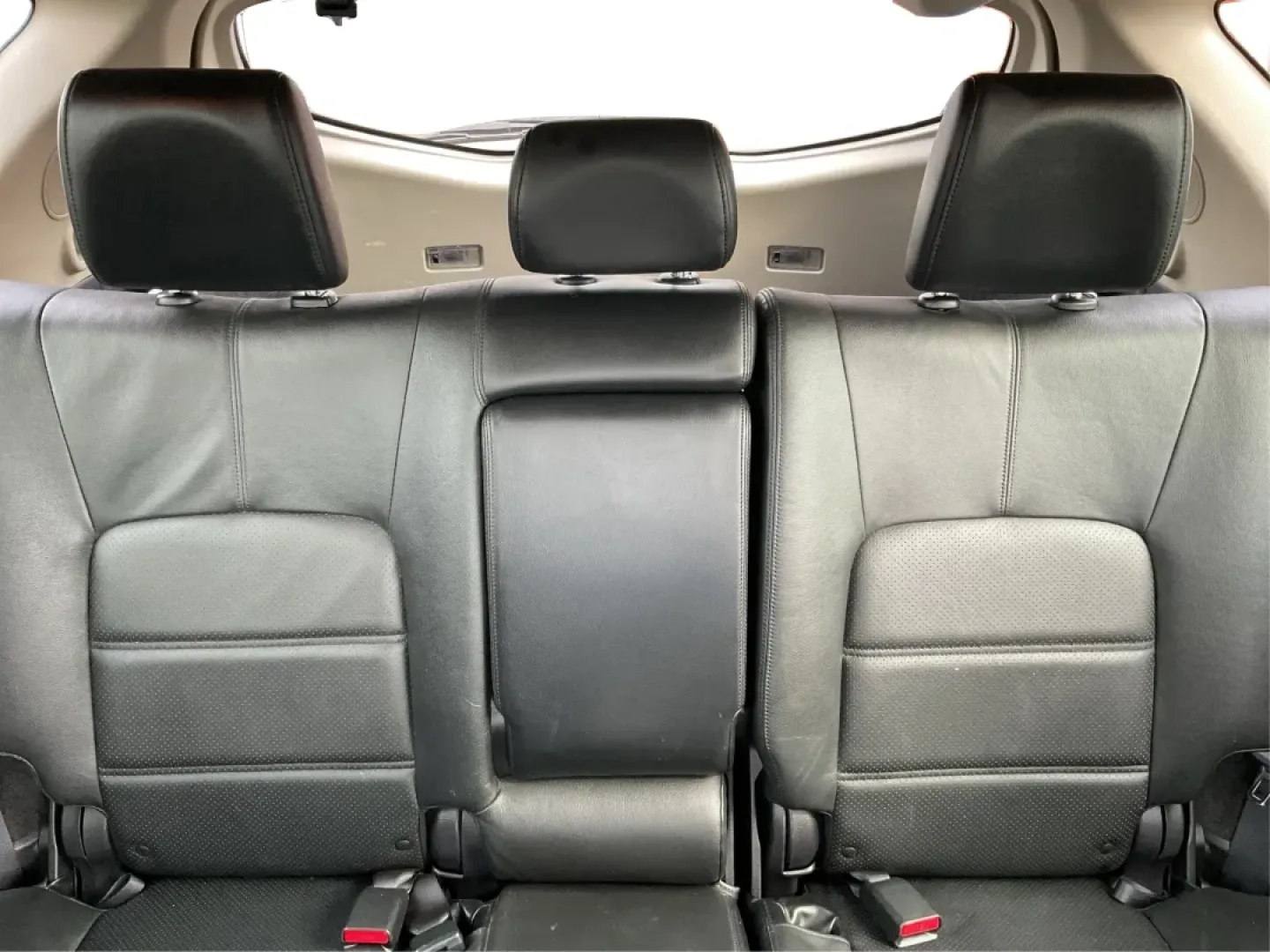 2014 Nissan Murano LE (JN8AZ1MW9EW) with an 3.5L V-6 DOHC engine, located at 8750 N County Rd 25A, Piqua, OH, 45356, (937) 908-9800, 40.164391, -84.232513 - **Elevate Your Driving Experience with the 2014 Nissan Murano LE Perfect for Family Adventures and Daily Commutes!**<br /> <br /> Are you searching for a vehicle that combines comfort, performance, and versatility? The 2014 Nissan Murano LE, available now at Advantage Car and Credit in Piqua, OH, i - Photo#14