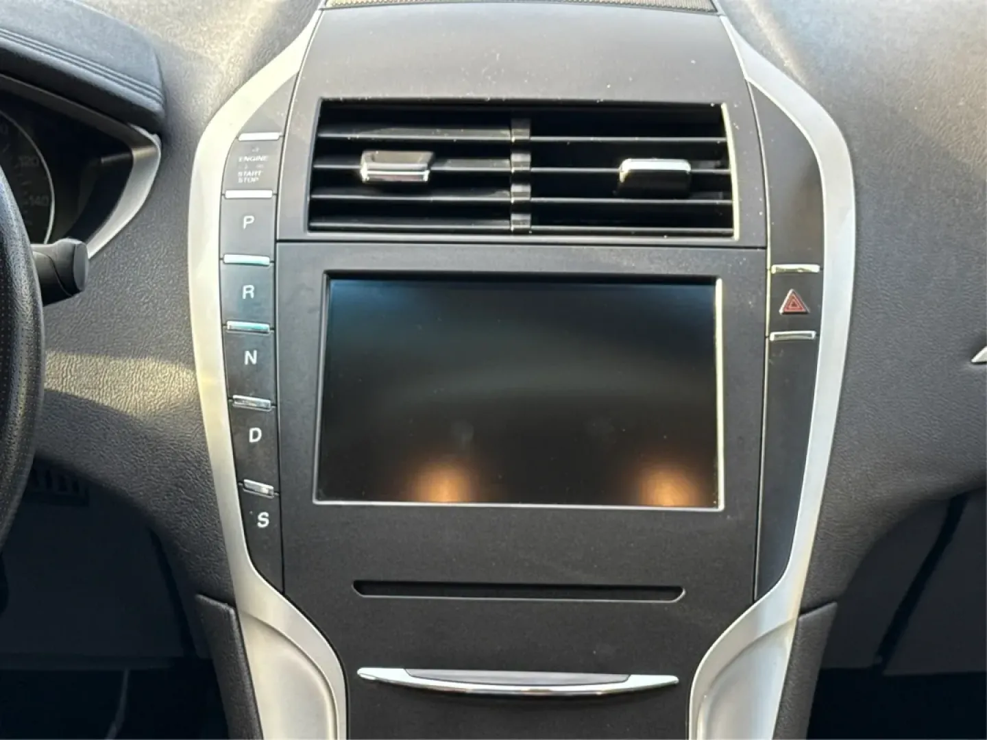 2013 Lincoln MKZ Base (3LN6L2J96DR) with an Other engine, located at 880 E. National Road, Vandalia, OH, 45377, (937) 908-9800, 39.891918, -84.183594 - **Elevate Your Drive with the 2013 Lincoln MKZ at Advantage Car and Credit!**<br /> <br /> Are you searching for the perfect vehicle to enhance your daily commute, family outings, or weekend adventures? Look no further! The 2013 Lincoln MKZ is the ideal choice for those who appreciate luxury, comfor - Photo#13