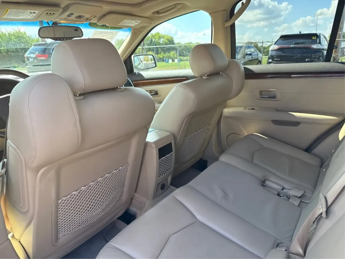 2008 Cadillac SRX V6 (1GYEE437X80) with an 3.6L V-6 DOHC engine, located at 1230 East Main St, Xenia, OH, 45385, (937) 908-9800, 39.688026, -83.910172 - **Discover Luxury and Versatility with the 2008 Cadillac SRX at Advantage Car and Credit Xenia**<br /> <br /> Are you looking for a vehicle that seamlessly blends luxury with practicality? The 2008 Cadillac SRX is the perfect companion for those who desire a comfortable ride for their family, want - Photo#10