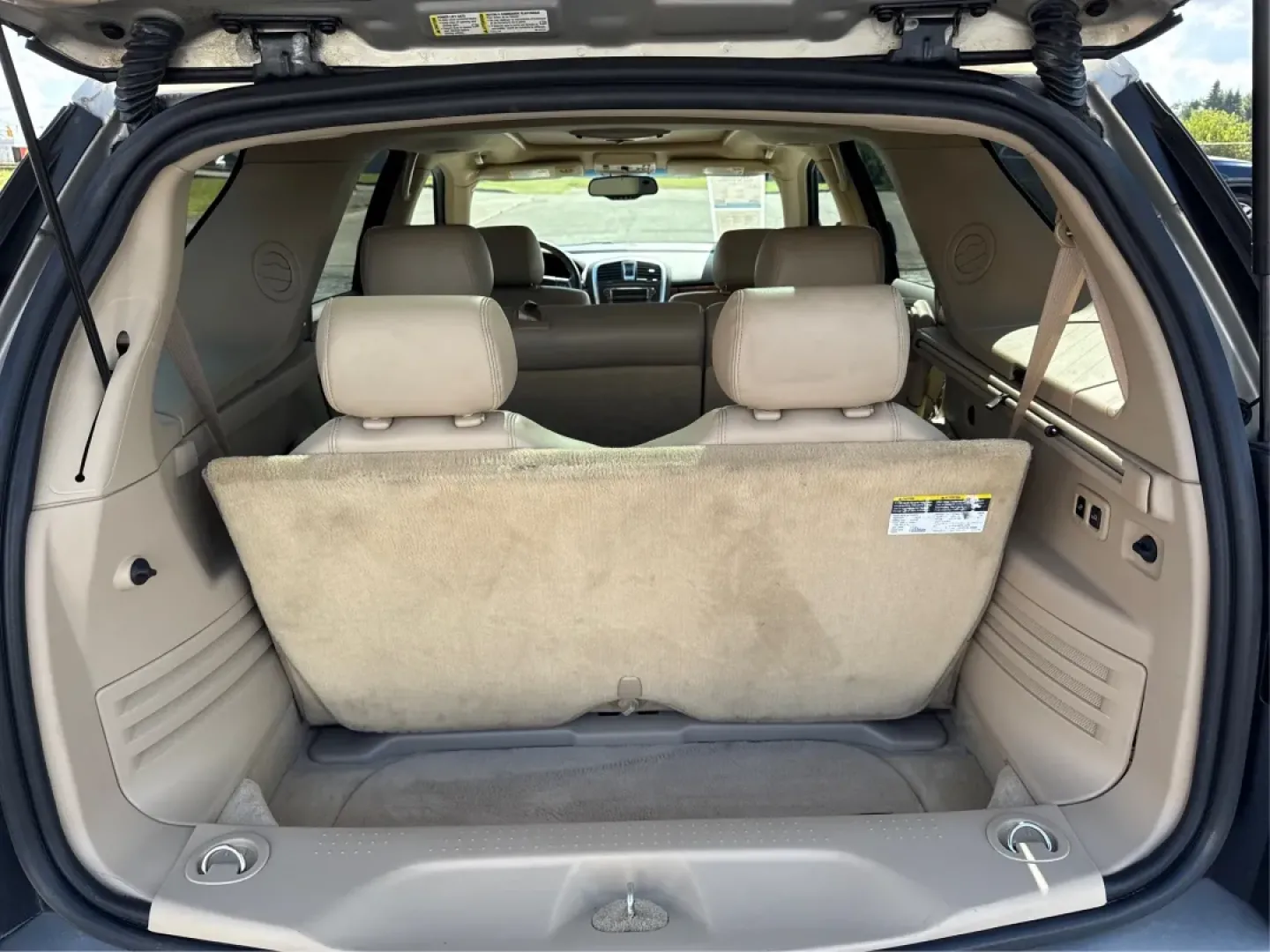 2008 Cadillac SRX V6 (1GYEE437X80) with an 3.6L V-6 DOHC engine, located at 1230 East Main St, Xenia, OH, 45385, (937) 908-9800, 39.688026, -83.910172 - **Discover Luxury and Versatility with the 2008 Cadillac SRX at Advantage Car and Credit Xenia**<br /> <br /> Are you looking for a vehicle that seamlessly blends luxury with practicality? The 2008 Cadillac SRX is the perfect companion for those who desire a comfortable ride for their family, want - Photo#12