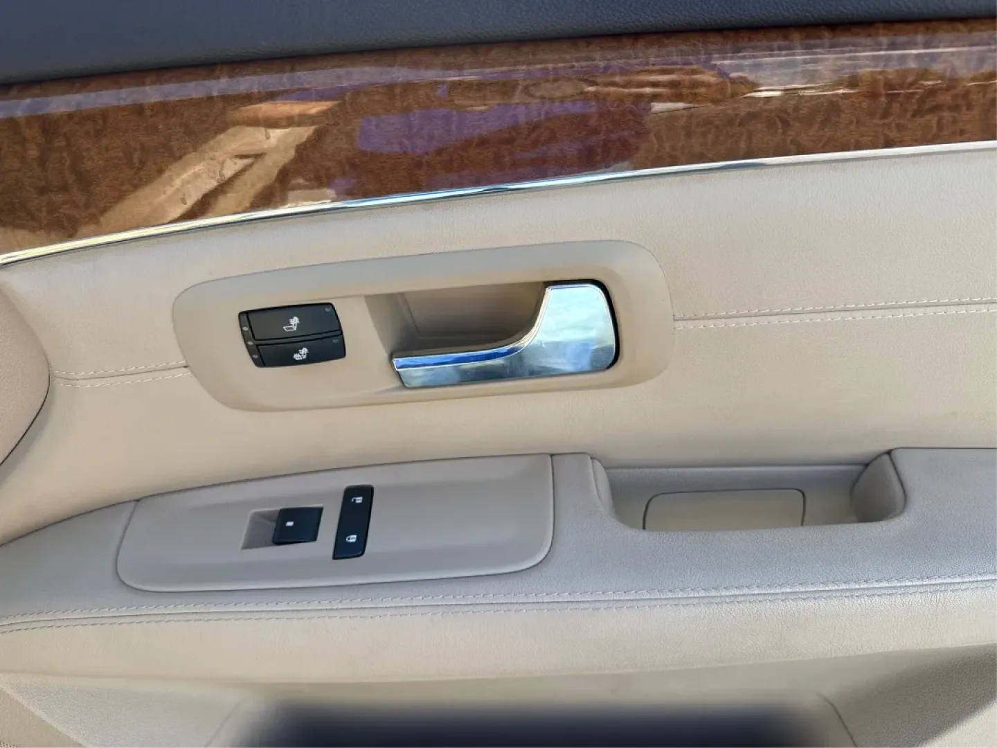 2008 Cadillac SRX V6 (1GYEE437X80) with an 3.6L V-6 DOHC engine, located at 1230 East Main St, Xenia, OH, 45385, (937) 908-9800, 39.688026, -83.910172 - **Discover Luxury and Versatility with the 2008 Cadillac SRX at Advantage Car and Credit Xenia**<br /> <br /> Are you looking for a vehicle that seamlessly blends luxury with practicality? The 2008 Cadillac SRX is the perfect companion for those who desire a comfortable ride for their family, want - Photo#19