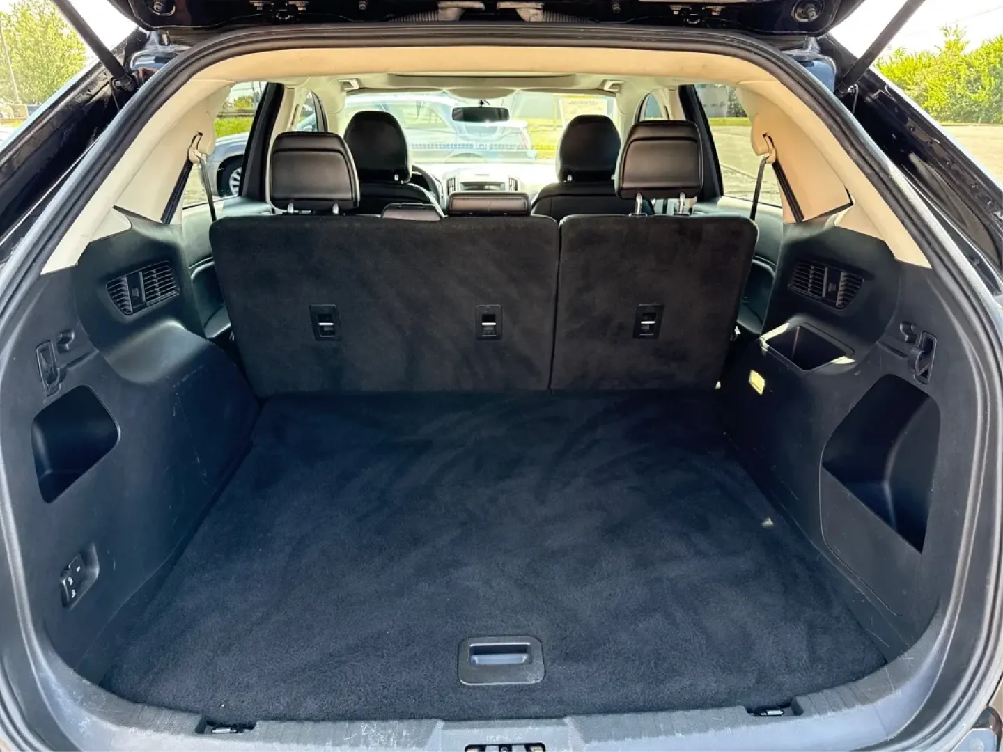 2017 Ford Edge SEL (2FMPK4J9XHB) with an Other engine, located at 880 E. National Road, Vandalia, OH, 45377, (937) 908-9800, 39.891918, -84.183594 - **Discover Your Next Adventure with the 2017 Ford Edge SEL at Advantage Car and Credit!**<br /> <br /> Are you ready to elevate your driving experience? The 2017 Ford Edge SEL is not just a vehicle; it's a lifestyle choice that caters to your every need-whether you're a busy professional looking for - Photo#12
