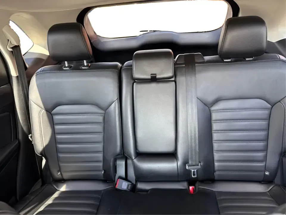 2017 Ford Edge SEL (2FMPK4J9XHB) with an 2.0L L4 DOHC 16V engine, 6A transmission, located at 1230 East Main St, Xenia, OH, 45385, (937) 908-9800, 39.688026, -83.910172 - **Discover Your Next Adventure with the 2017 Ford Edge SEL at Advantage Car and Credit!**<br /> <br /> Are you ready to elevate your driving experience? The 2017 Ford Edge SEL is not just a vehicle; it's a lifestyle choice that caters to your every need-whether you're a busy professional looking for - Photo#14