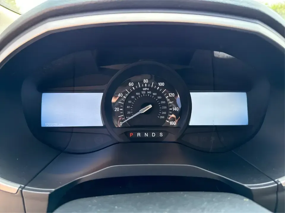 2017 Ford Edge SEL (2FMPK4J9XHB) with an 2.0L L4 DOHC 16V engine, 6A transmission, located at 4508 South Dixie Dr, Moraine, OH, 45439, (937) 908-9800, 39.689976, -84.218452 - **Discover Your Next Adventure with the 2017 Ford Edge SEL at Advantage Car and Credit!**<br /> <br /> Are you ready to elevate your driving experience? The 2017 Ford Edge SEL is not just a vehicle; it's a lifestyle choice that caters to your every need-whether you're a busy professional looking for - Photo#15