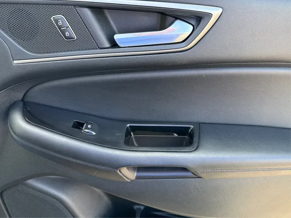 2017 Ford Edge SEL (2FMPK4J9XHB) with an 2.0L L4 DOHC 16V engine, 6A transmission, located at 4508 South Dixie Dr, Moraine, OH, 45439, (937) 908-9800, 39.689976, -84.218452 - **Discover Your Next Adventure with the 2017 Ford Edge SEL at Advantage Car and Credit!**<br /> <br /> Are you ready to elevate your driving experience? The 2017 Ford Edge SEL is not just a vehicle; it's a lifestyle choice that caters to your every need-whether you're a busy professional looking for - Photo#20