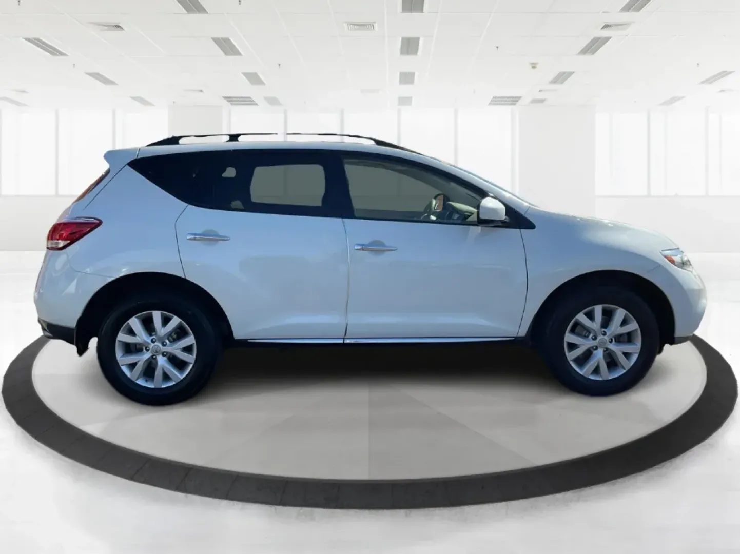 2014 Nissan Murano SL (JN8AZ1MW9EW) with an 3.5L V-6 DOHC engine, located at 880 E. National Road, Vandalia, OH, 45377, (937) 908-9800, 39.891918, -84.183594 - **Elevate Your Lifestyle with the 2014 Nissan Murano SL Perfect for All Your Adventures!**<br /> <br /> If you're on the hunt for a versatile SUV that seamlessly fits into your busy lifestyle, look no further than the stunning 2014 Nissan Murano SL. Whether you're making school runs, embarking on w - Photo#1