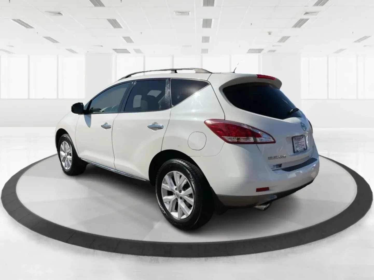 2014 Nissan Murano SL (JN8AZ1MW9EW) with an 3.5L V-6 DOHC engine, located at 880 E. National Road, Vandalia, OH, 45377, (937) 908-9800, 39.891918, -84.183594 - **Elevate Your Lifestyle with the 2014 Nissan Murano SL Perfect for All Your Adventures!**<br /> <br /> If you're on the hunt for a versatile SUV that seamlessly fits into your busy lifestyle, look no further than the stunning 2014 Nissan Murano SL. Whether you're making school runs, embarking on w - Photo#4