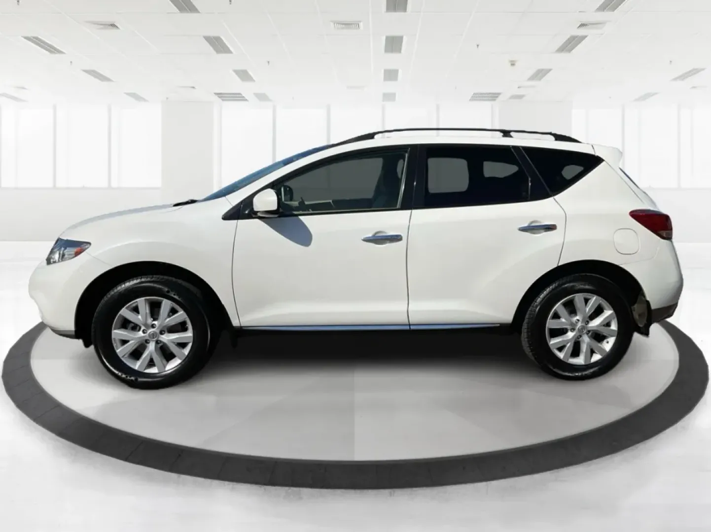 2014 Nissan Murano SL (JN8AZ1MW9EW) with an 3.5L V-6 DOHC engine, located at 880 E. National Road, Vandalia, OH, 45377, (937) 908-9800, 39.891918, -84.183594 - **Elevate Your Lifestyle with the 2014 Nissan Murano SL Perfect for All Your Adventures!**<br /> <br /> If you're on the hunt for a versatile SUV that seamlessly fits into your busy lifestyle, look no further than the stunning 2014 Nissan Murano SL. Whether you're making school runs, embarking on w - Photo#5