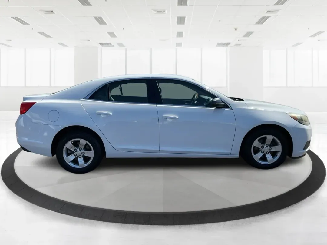 2015 Chevrolet Malibu 1FL (1G11A5SL9FU) with an ECOTEC 2.5L I-4 gasoline direct injection engine, located at 8750 N County Rd 25A, Piqua, OH, 45356, (937) 908-9800, 40.164391, -84.232513 - **Discover Your Next Adventure with the 2015 Chevrolet Malibu at Advantage Car and Credit - Troy!**<br /> <br /> Are you in search of a reliable sedan that seamlessly combines style, comfort, and performance for your daily commute? Look no further! The 2015 Chevrolet Malibu 1FL is the perfect vehicl - Photo#1