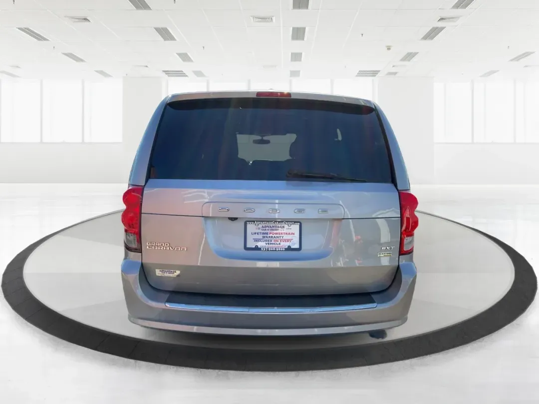 2017 Dodge Grand Caravan SXT (2C4RDGCG5HR) with an Pentastar 3.6L V-6 DOHC engine, located at 1230 East Main St, Xenia, OH, 45385, (937) 908-9800, 39.688026, -83.910172 - **Adventure Awaits with the 2017 Dodge Grand Caravan SXT in Fairborn, OH!**<br /> <br /> Are you looking for the perfect vehicle to accommodate your growing family or to embark on weekend adventures? Look no further! The 2017 Dodge Grand Caravan SXT is designed for those who prioritize space, comfor - Photo#3