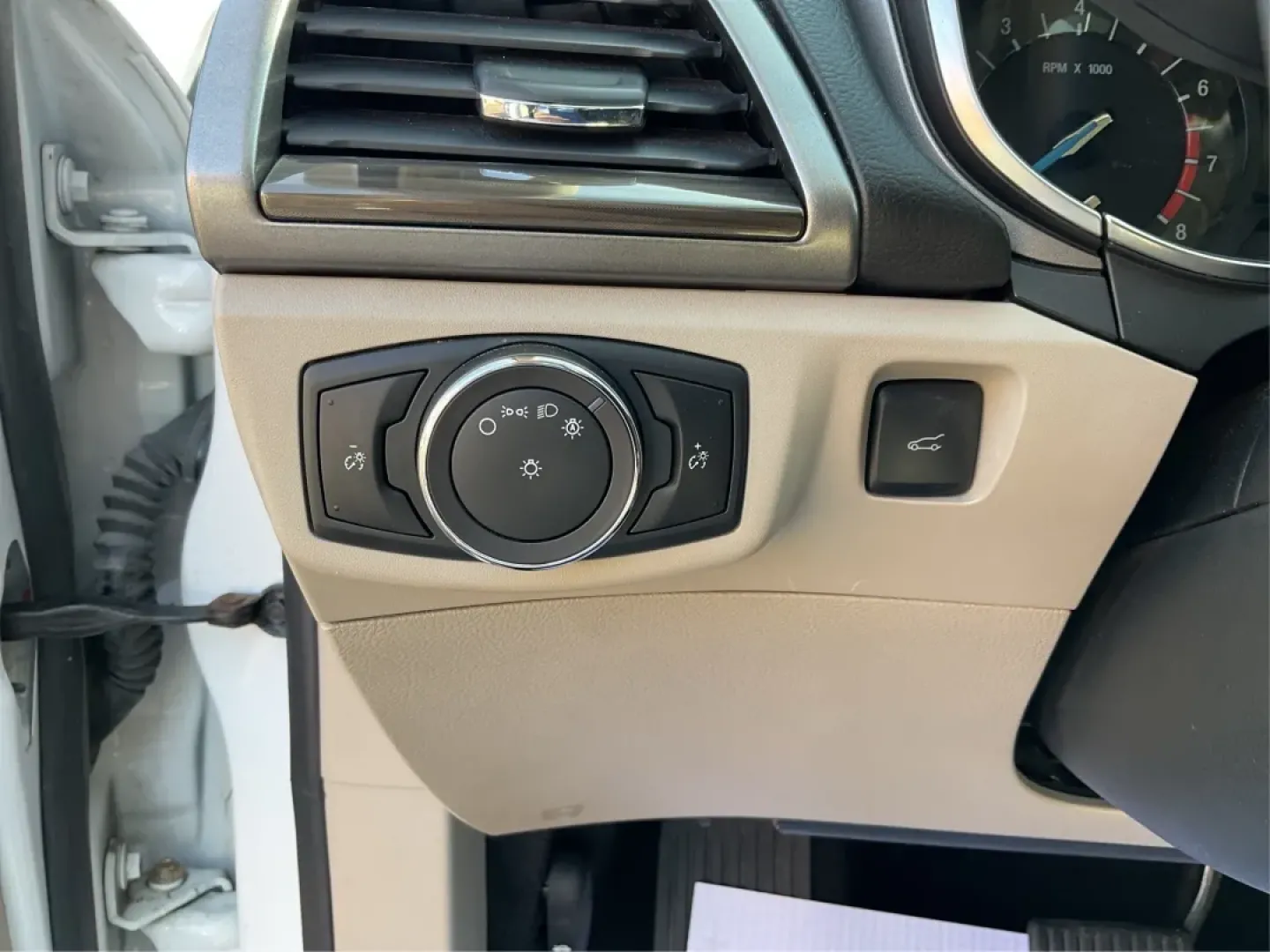 2018 Ford Fusion SE (3FA6P0HD4JR) with an Other engine, located at 8750 N County Rd 25A, Piqua, OH, 45356, (937) 908-9800, 40.164391, -84.232513 - **Experience the Perfect Blend of Comfort and Style with this 2018 Ford Fusion SE at Advantage Car and Credit Piqua!**<br /> <br /> Are you searching for a reliable sedan that combines comfort, tech features, and a sleek design? Look no further than this stunning **2018 Ford Fusion SE**! This car i - Photo#17