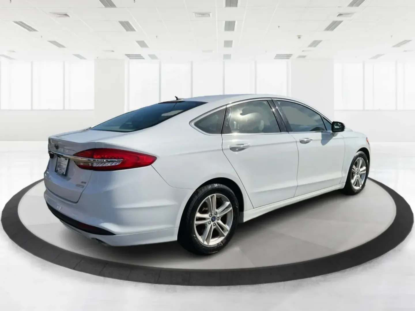 2018 Ford Fusion SE (3FA6P0HD4JR) with an Other engine, located at 1184 Kauffman Ave, Fairborn, OH, 45324, (937) 908-9800, 39.807072, -84.030914 - **Experience the Perfect Blend of Comfort and Style with this 2018 Ford Fusion SE at Advantage Car and Credit Piqua!**<br /> <br /> Are you searching for a reliable sedan that combines comfort, tech features, and a sleek design? Look no further than this stunning **2018 Ford Fusion SE**! This car i - Photo#2