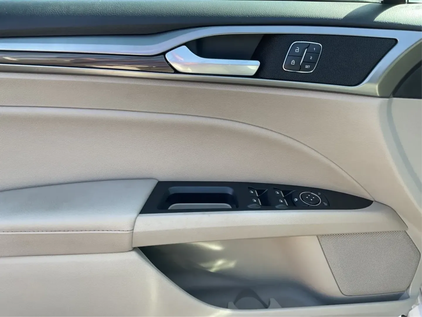 2018 Ford Fusion SE (3FA6P0HD4JR) with an Other engine, located at 1184 Kauffman Ave, Fairborn, OH, 45324, (937) 908-9800, 39.807072, -84.030914 - **Experience the Perfect Blend of Comfort and Style with this 2018 Ford Fusion SE at Advantage Car and Credit Piqua!**<br /> <br /> Are you searching for a reliable sedan that combines comfort, tech features, and a sleek design? Look no further than this stunning **2018 Ford Fusion SE**! This car i - Photo#19