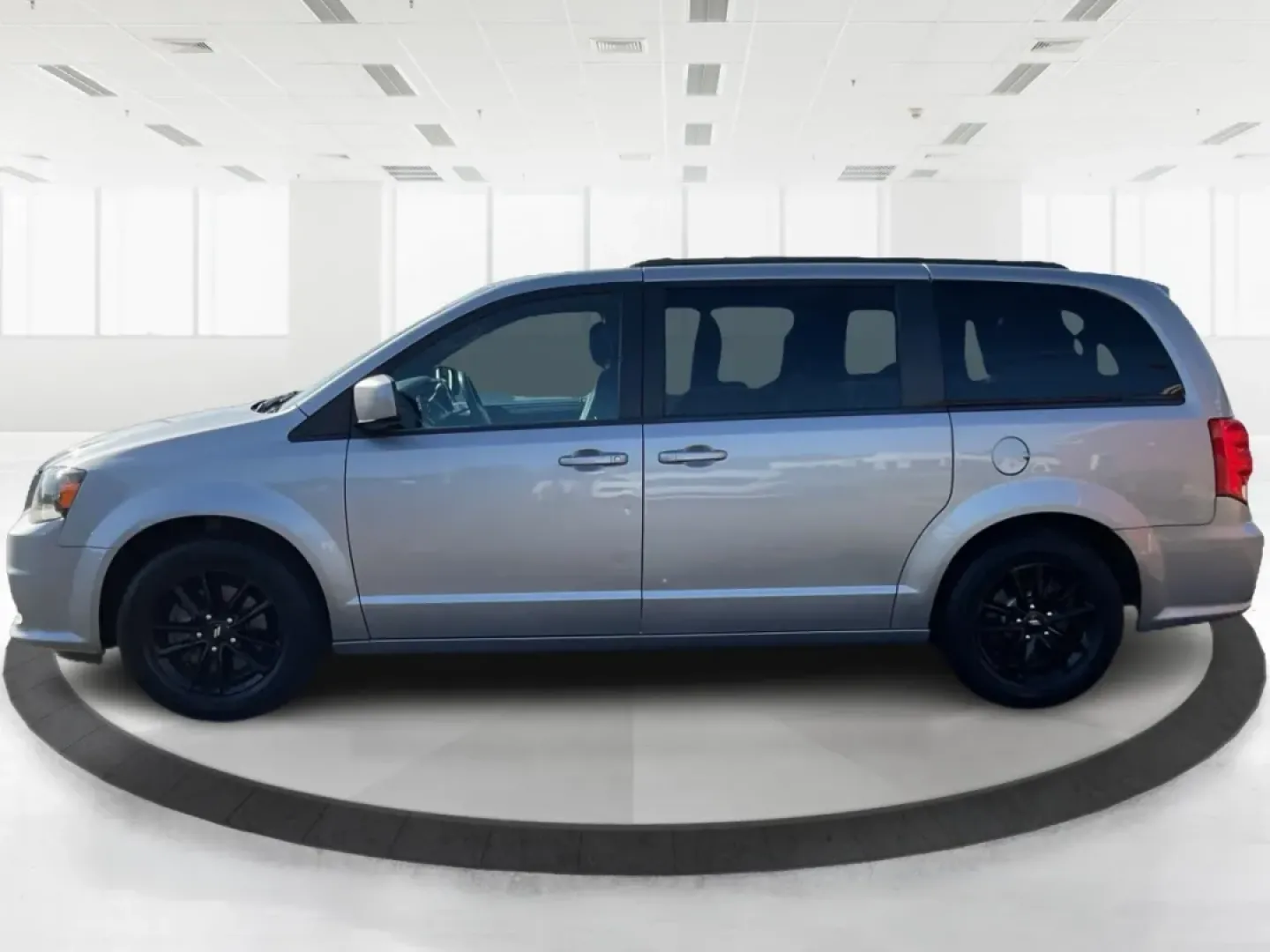 2019 Dodge Grand Caravan GT (2C4RDGEG7KR) with an Pentastar 3.6L V-6 DOHC engine, located at 1230 East Main St, Xenia, OH, 45385, (937) 908-9800, 39.688026, -83.910172 - Are you searching for the perfect vehicle that can effortlessly fit into your family's busy lifestyle? Look no further! The 2019 Dodge Grand Caravan GT is the ultimate choice for growing families, weekend adventurers, and anyone needing a reliable and spacious ride. With its impressive safety featur - Photo#5