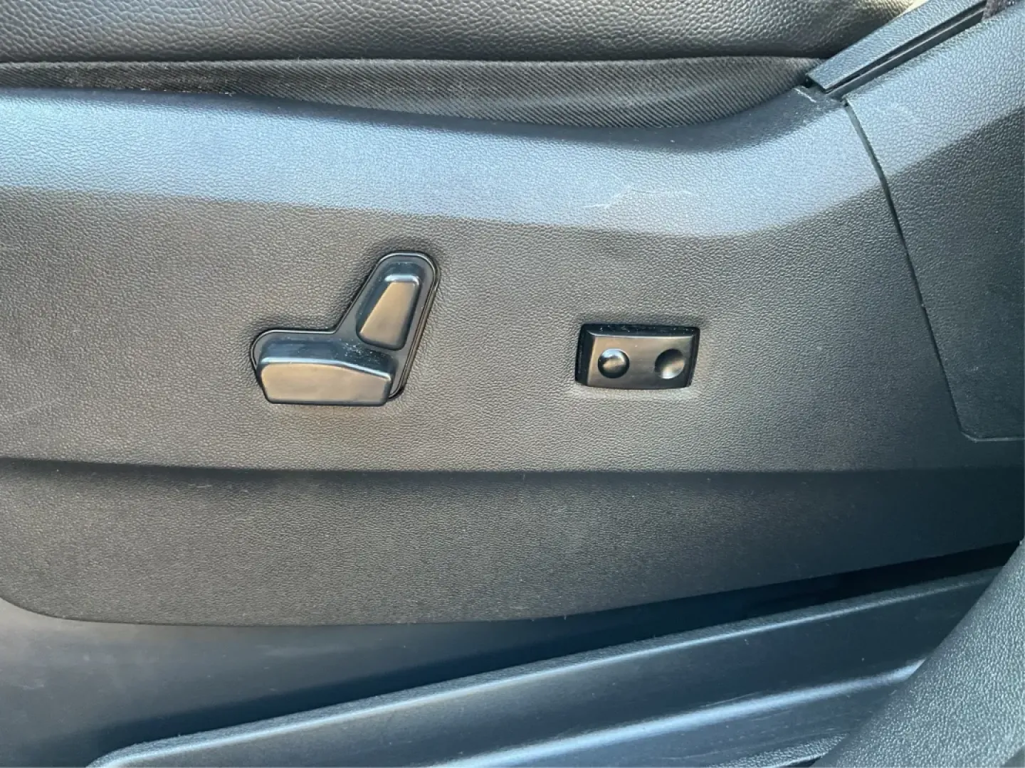 2019 Dodge Grand Caravan GT (2C4RDGEG7KR) with an Pentastar 3.6L V-6 DOHC engine, located at 1230 East Main St, Xenia, OH, 45385, (937) 908-9800, 39.688026, -83.910172 - Are you searching for the perfect vehicle that can effortlessly fit into your family's busy lifestyle? Look no further! The 2019 Dodge Grand Caravan GT is the ultimate choice for growing families, weekend adventurers, and anyone needing a reliable and spacious ride. With its impressive safety featur - Photo#18