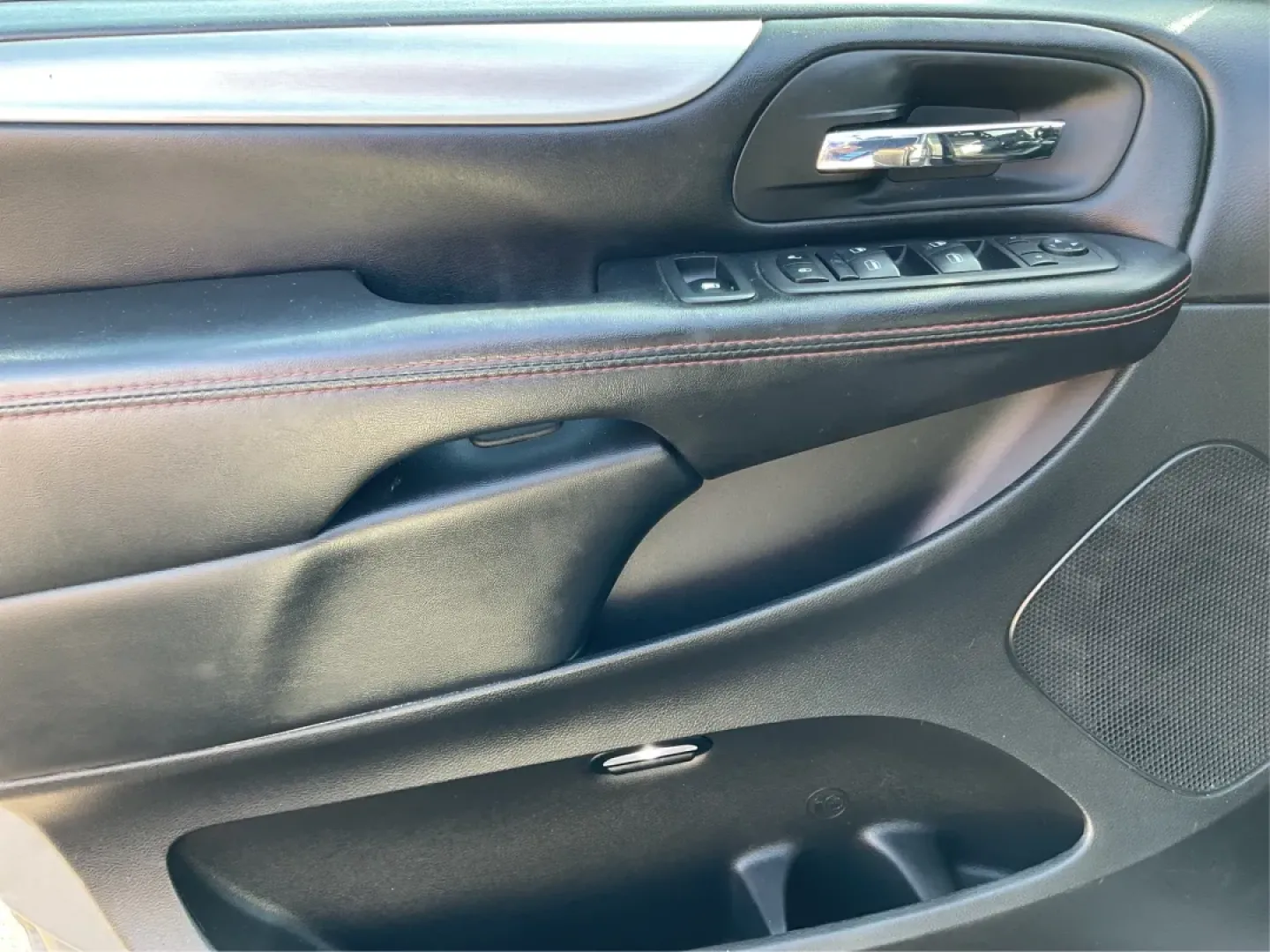2019 Dodge Grand Caravan GT (2C4RDGEG7KR) with an Pentastar 3.6L V-6 DOHC engine, located at 1230 East Main St, Xenia, OH, 45385, (937) 908-9800, 39.688026, -83.910172 - Are you searching for the perfect vehicle that can effortlessly fit into your family's busy lifestyle? Look no further! The 2019 Dodge Grand Caravan GT is the ultimate choice for growing families, weekend adventurers, and anyone needing a reliable and spacious ride. With its impressive safety featur - Photo#19