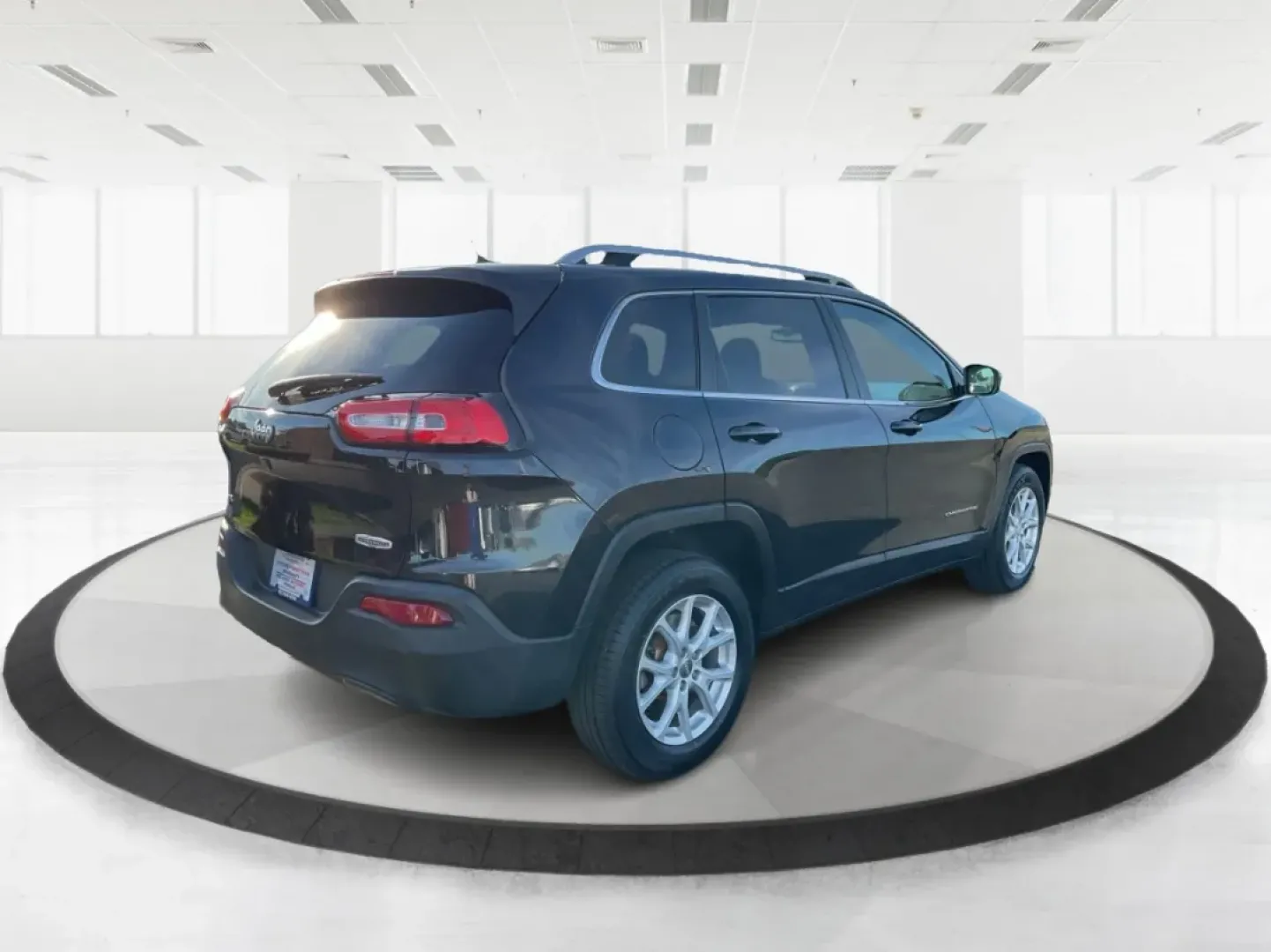 2015 Jeep Cherokee Latitude (1C4PJMCB3FW) with an Other engine, located at 880 E. National Road, Vandalia, OH, 45377, (937) 908-9800, 39.891918, -84.183594 - **Unleash New Adventures with the 2015 Jeep Cherokee Latitude Your Ideal Crossover Awaits!**<br /> <br /> Are you ready to elevate your lifestyle with a vehicle that's as adventurous as you are? Whether you're embarking on weekend getaways, navigating your daily commute, or simply enjoying family o - Photo#2